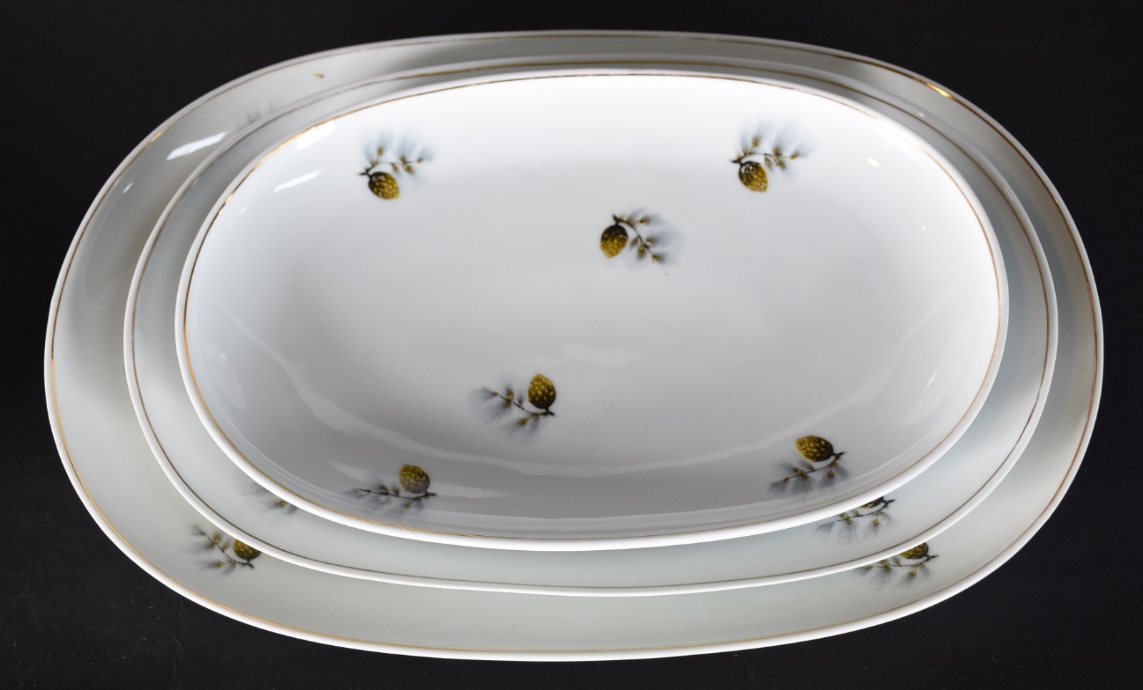 Aparelho de jantar de porcelana Real composto de: 11 pratos rasos, 12... - foto 3 de 5