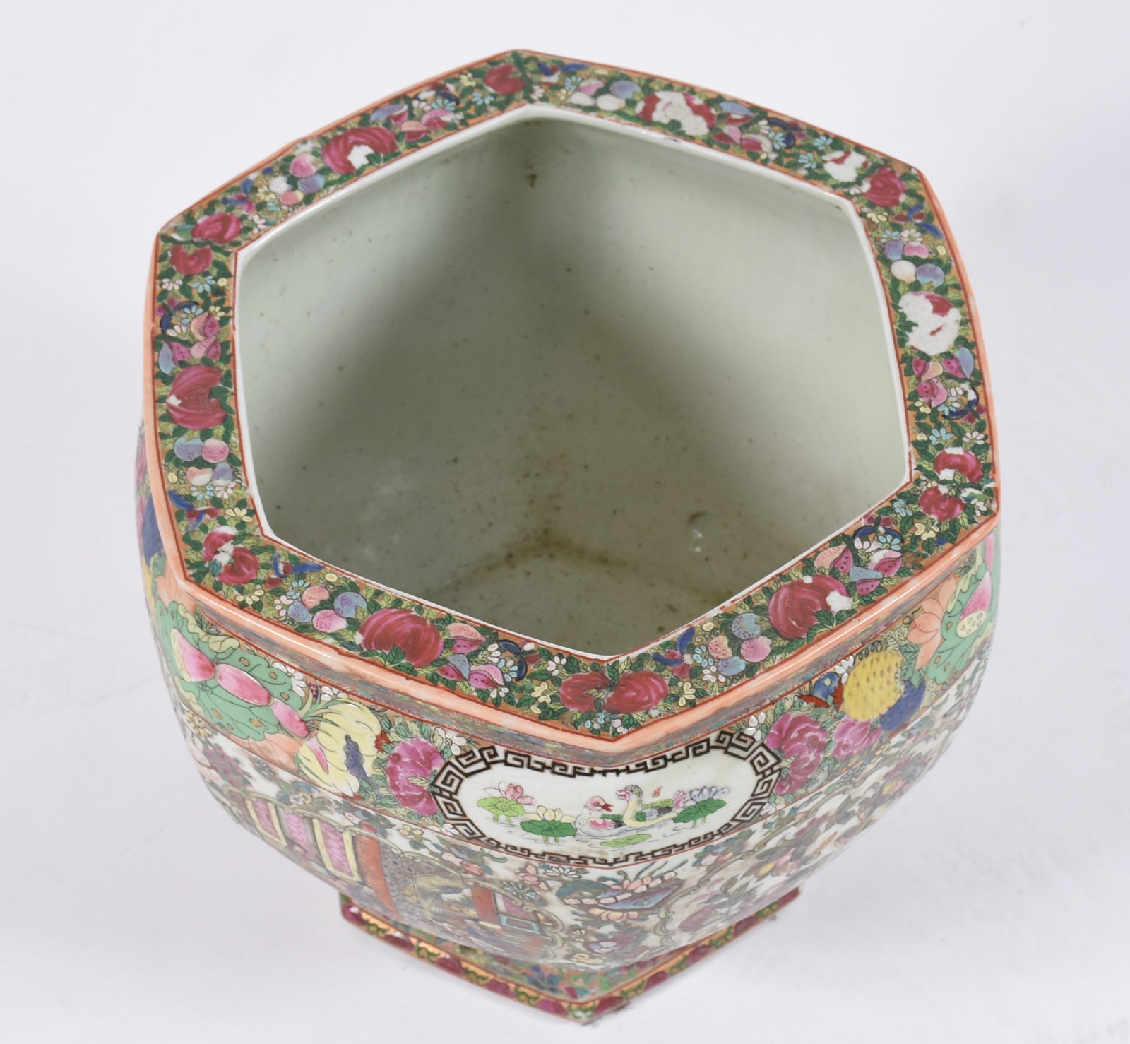 Antigo cachepot feitio sextavado de porcelana oriental ricamente... - foto 2 de 5