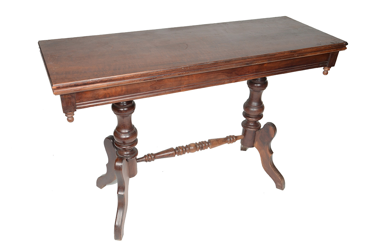 Mesa de madeira nobre com tampo dobrável, base dupla ligada por trave... - foto 1 de 2