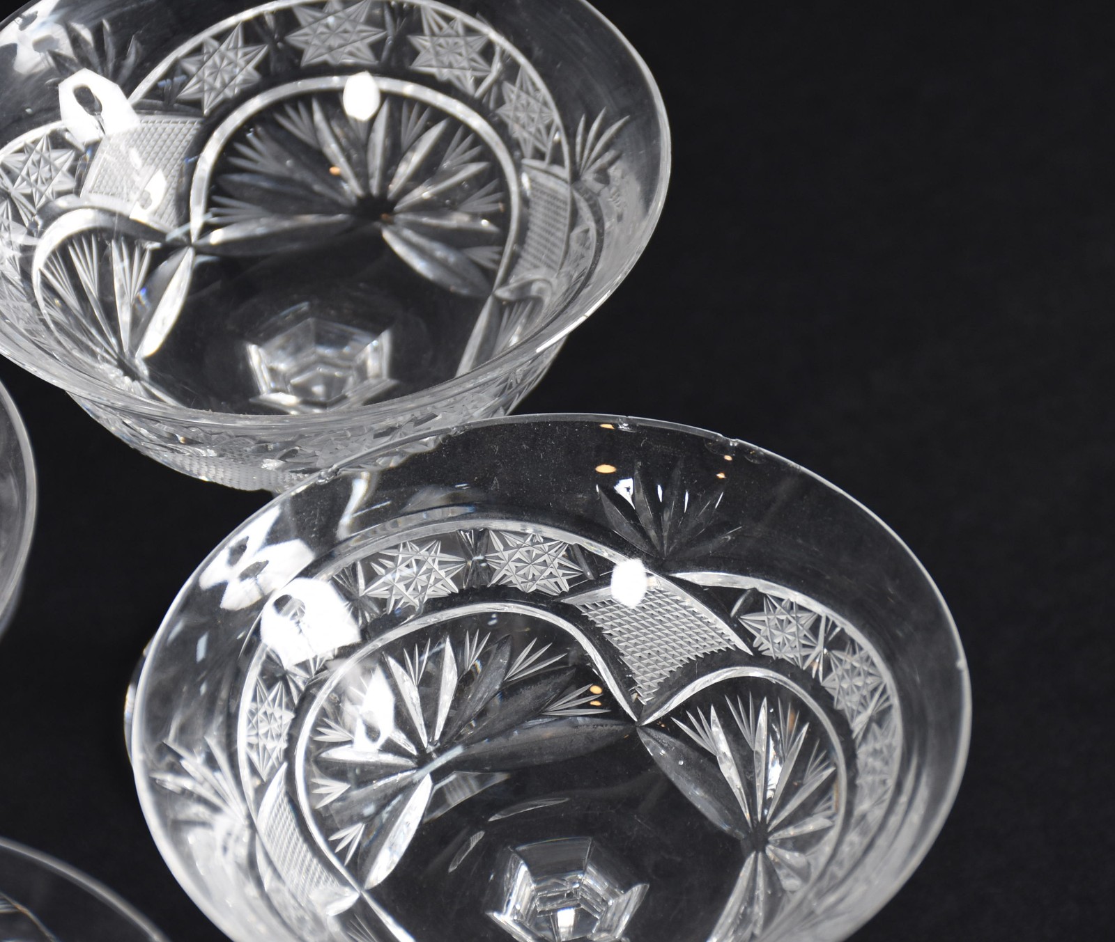 Serviço de cristal lapidado composto de: 12 taças para champagne, 12... - foto 7 de 8