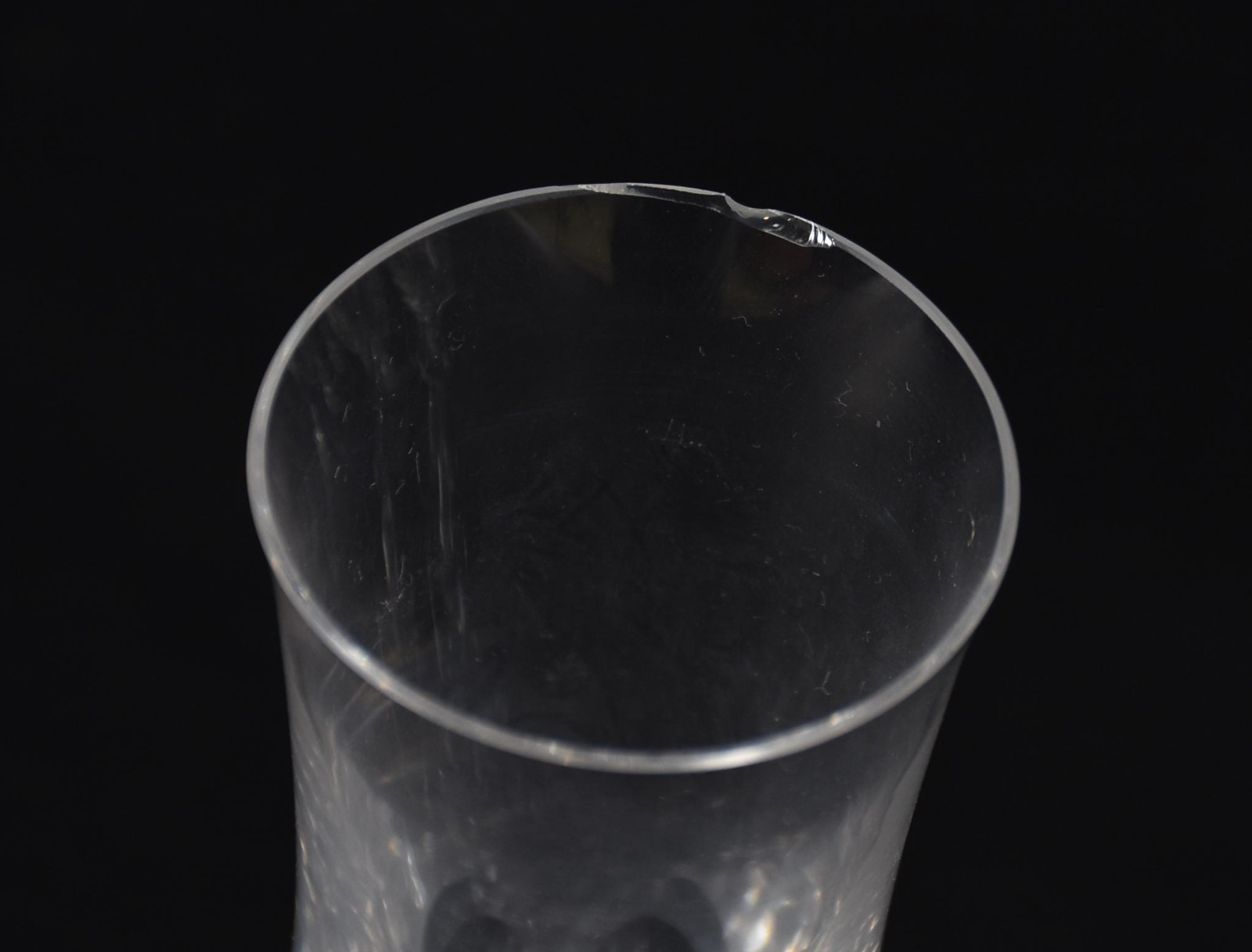 Serviço de cristal facetado composto de: 9 flutes para champagne (1... - foto 4 de 7