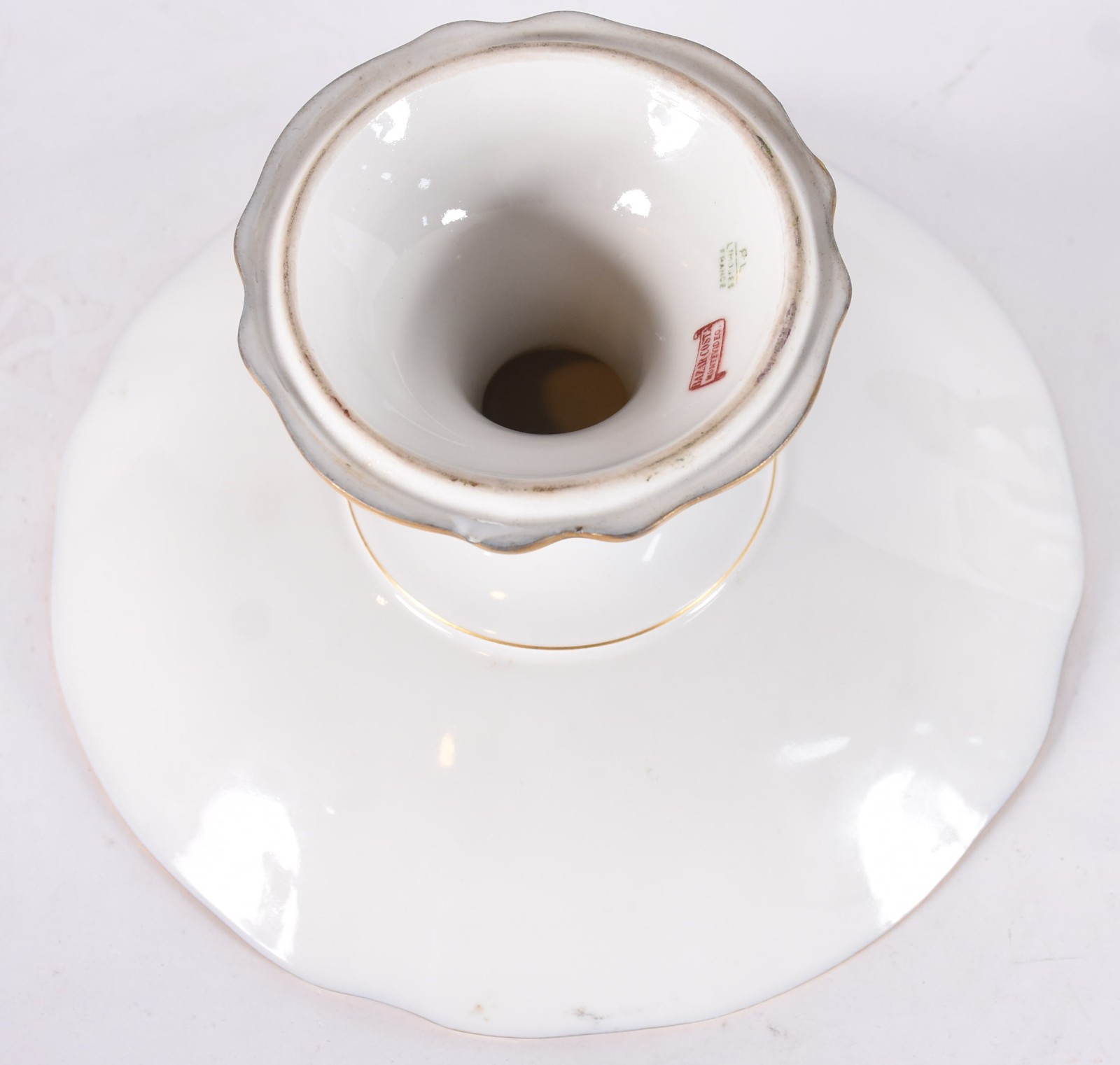 Três peças de porcelana francesa de LIMOGES, sendo 2 pratos e... - foto 7 de 7