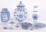 Nove peças diversas de porcelana chinesa azul e... - Nove peças diversas de porcelana chinesa azul e branca.
