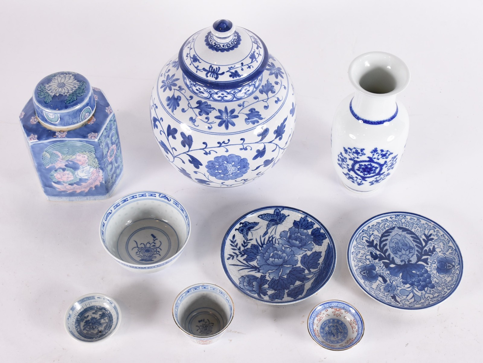 Nove peças diversas de porcelana chinesa azul e branca. - foto 2 de 7