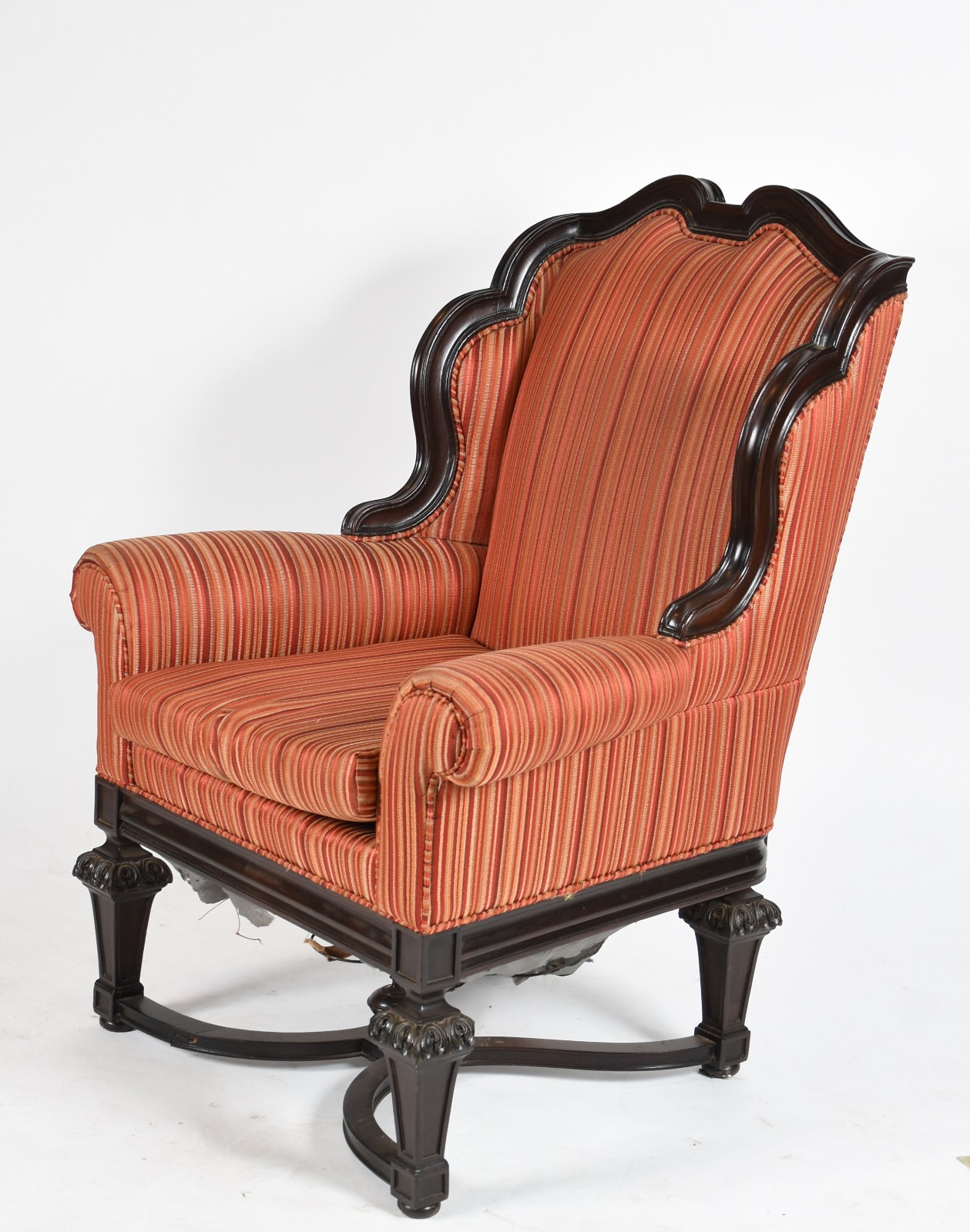 Elegante poltrona Bergere de madeira nobre, estofamento forrado com... - foto 1 de 6
