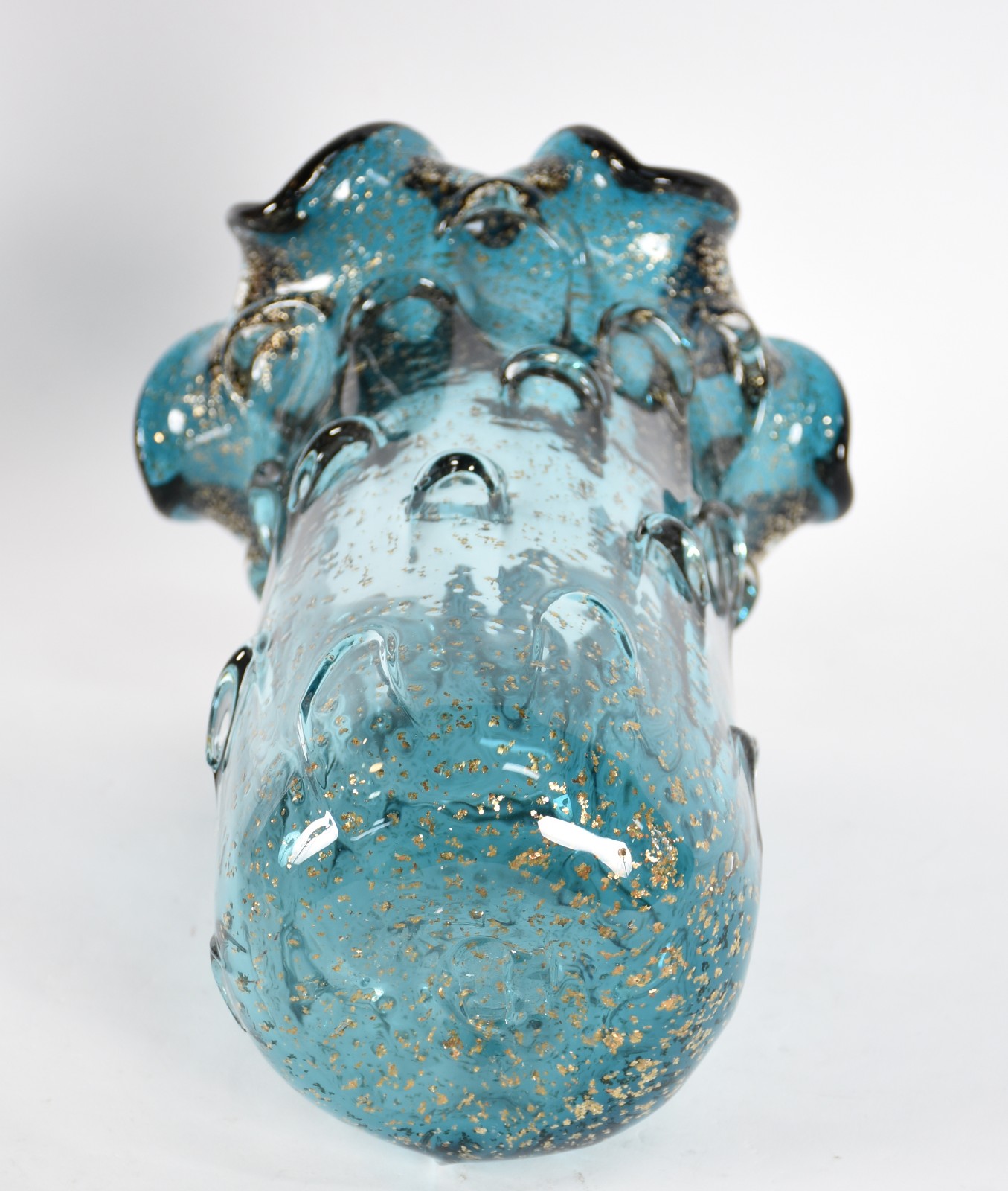 Vaso de vidro decorativo na cor azul com pó de ouro. - foto 3 de 3