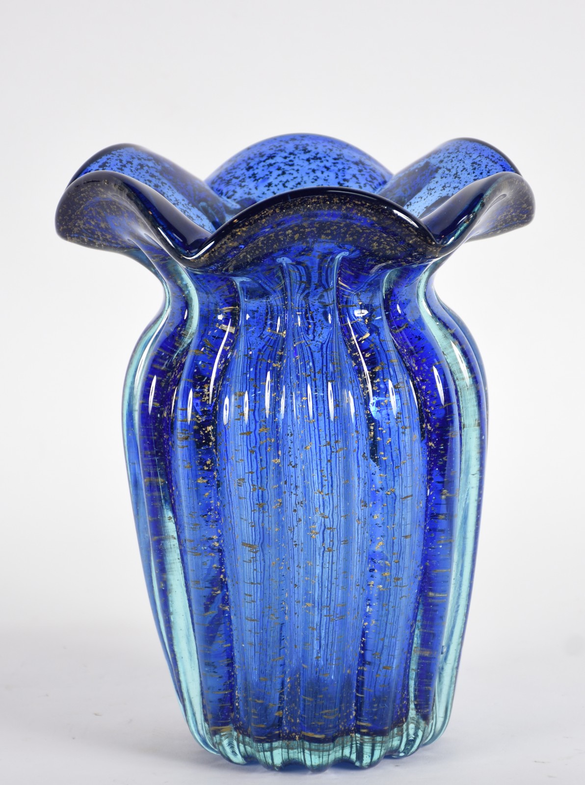 Vaso de vidro decorativo na cor azul. - foto 2 de 3