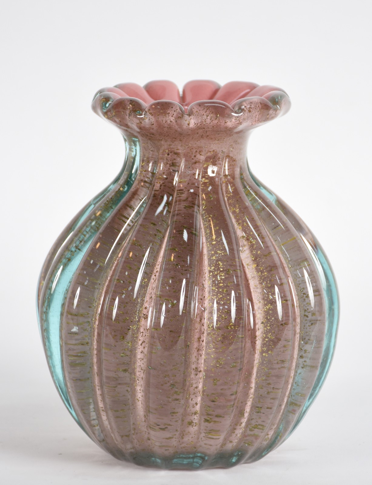 Vaso de vidro decorativo na cor rosa com purina dourada, feitio de... - foto 2 de 3