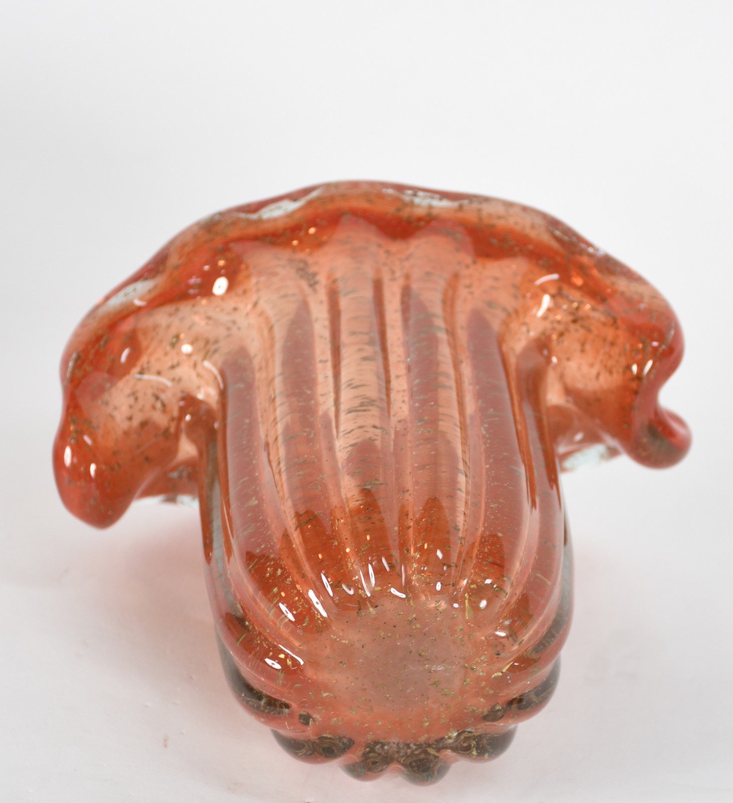 Vaso de vidro decorativo em formato de gomos na cor laranja com pó de... - foto 3 de 3