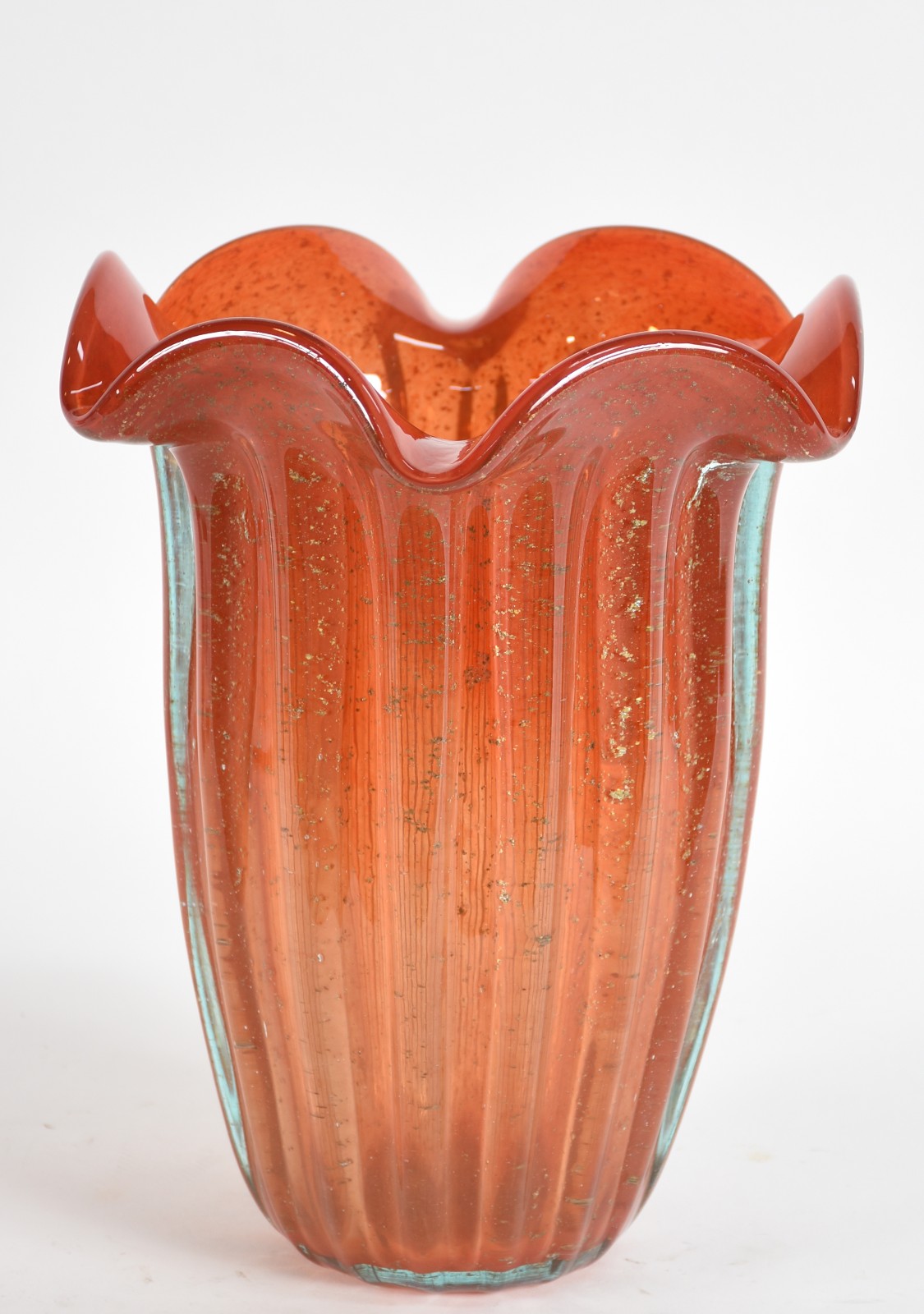 Vaso de vidro decorativo na cor laranja com pó de ouro. - foto 1 de 3
