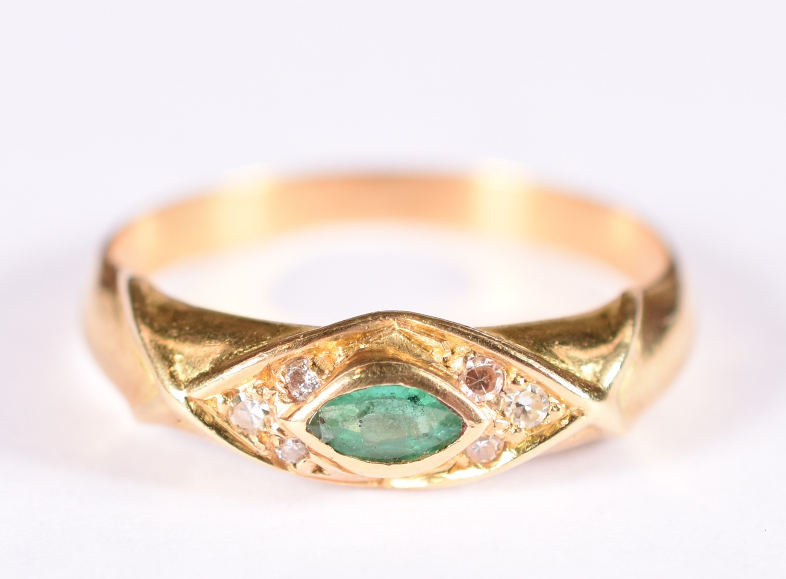 Anel de ouro 18 k com esmeralda, aro 17 (Por motivos de segurança a... - foto 1 de 3