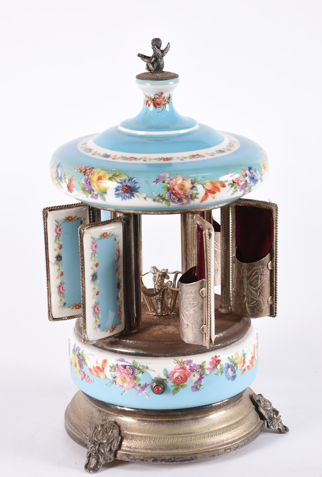 Caixa de música/cigarreira de porcelana policromada, desgastes no... - foto 2 de 8