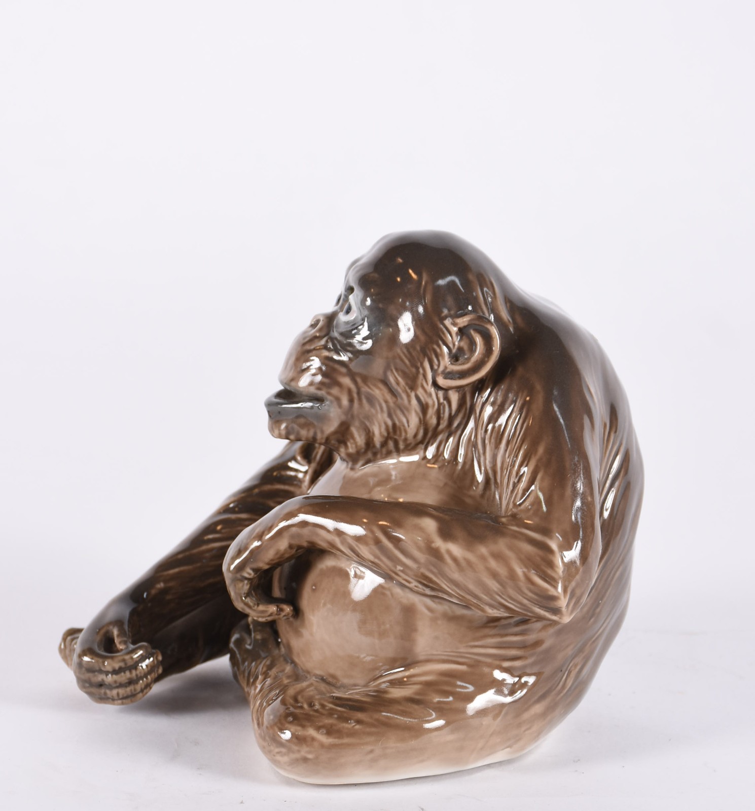 Escultura de porcelana policromada representando macaco, marca na... - foto 3 de 6