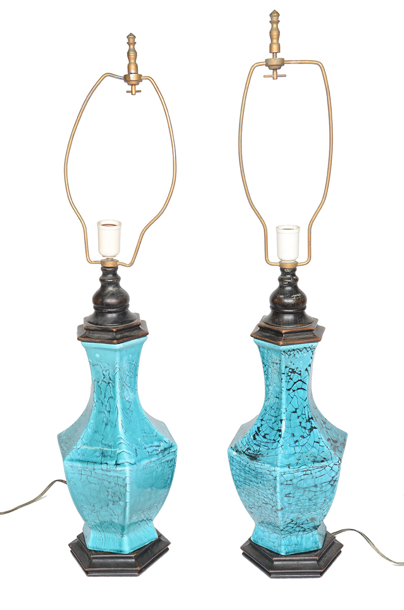 Par de abjoures de ceramica azul, bases de madeira .