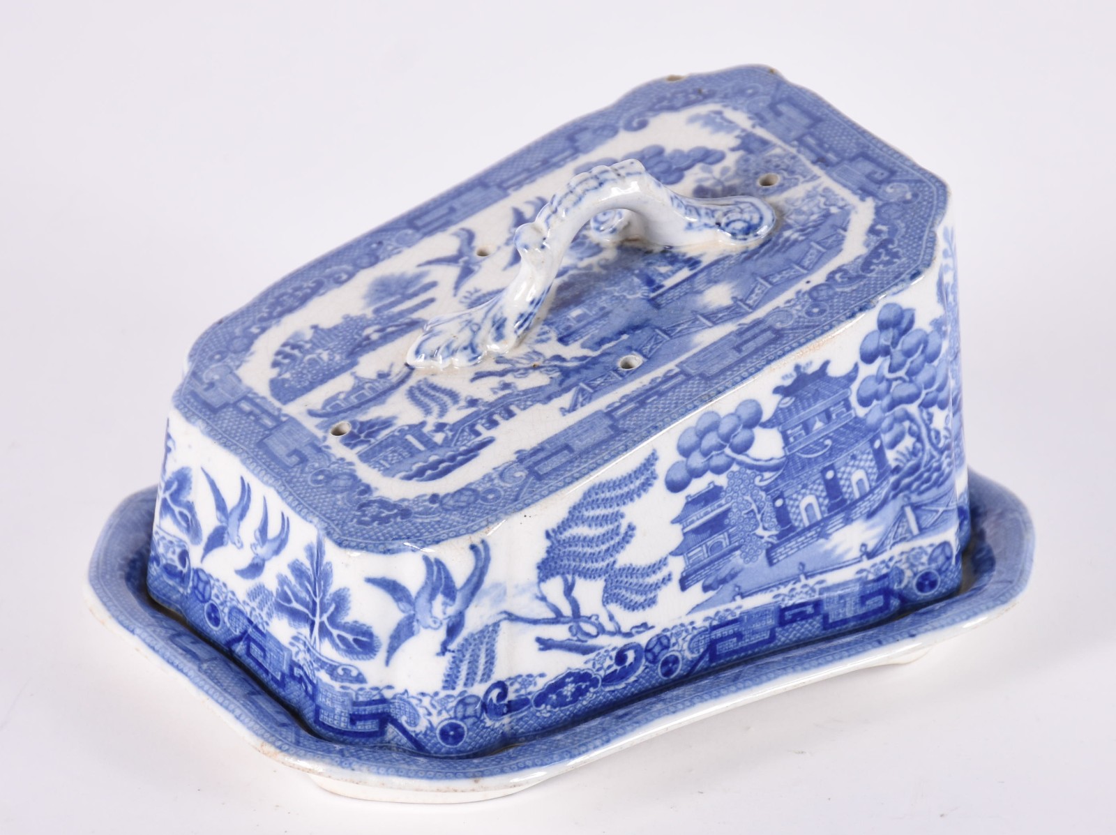 Queijeira de porcelana inglesa azul e branca decoração "pombinho". - foto 1 de 6