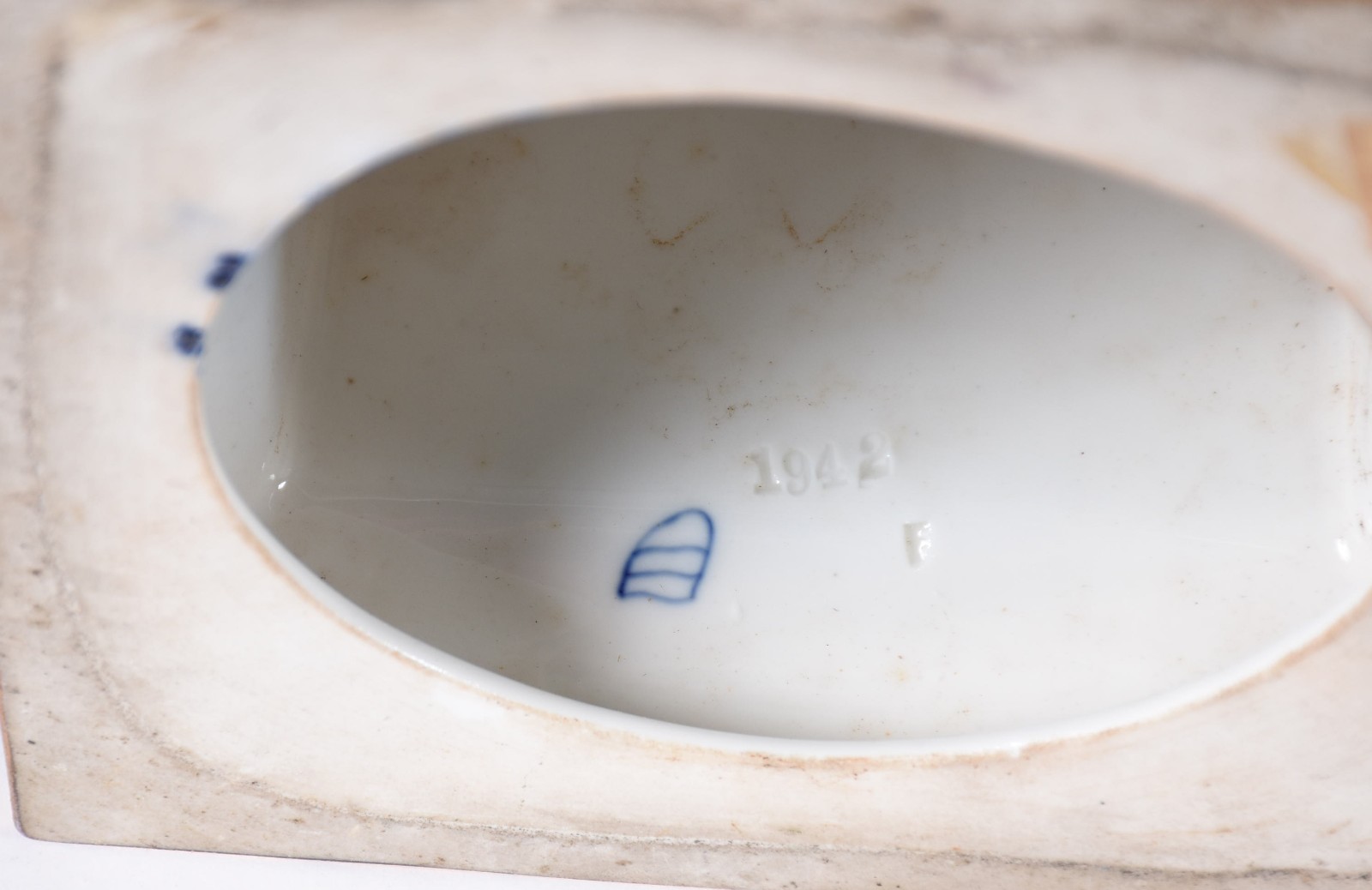 Par de abatjoures de porcelana Austríaca na cor azul cobalto com... - foto 7 de 8