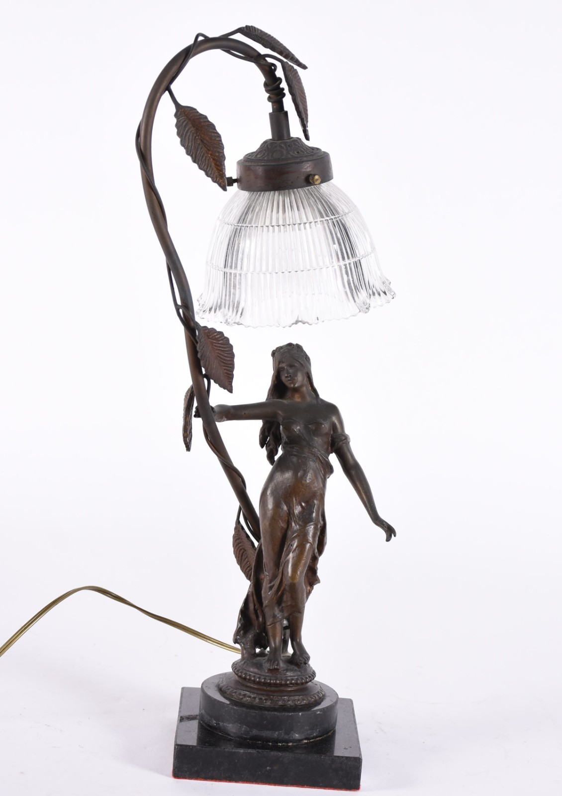 Luminária de bronze, base com figura feminina e mármore, cúpula de... - foto 1 de 4