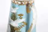 Conjunto de chá e café de porcelana oriental az... - Conjunto de chá e café de porcelana oriental azul com pássaros e realces dourados, composto de 5 xícaras para café com pires, 6 xícaras de chá c...