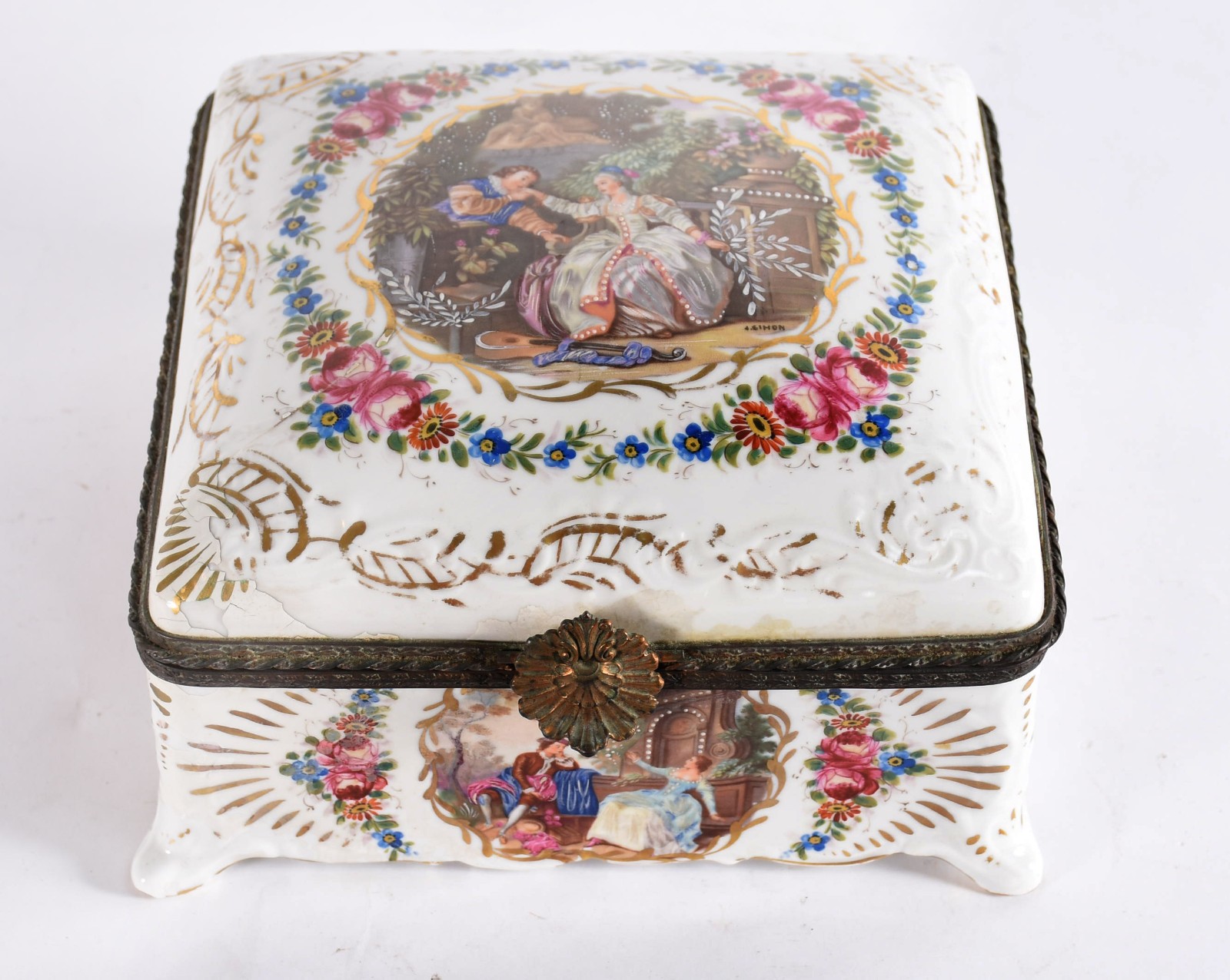Caixa de porcelana francesa de Sèvres ricamente decorada com cena... - foto 1 de 9