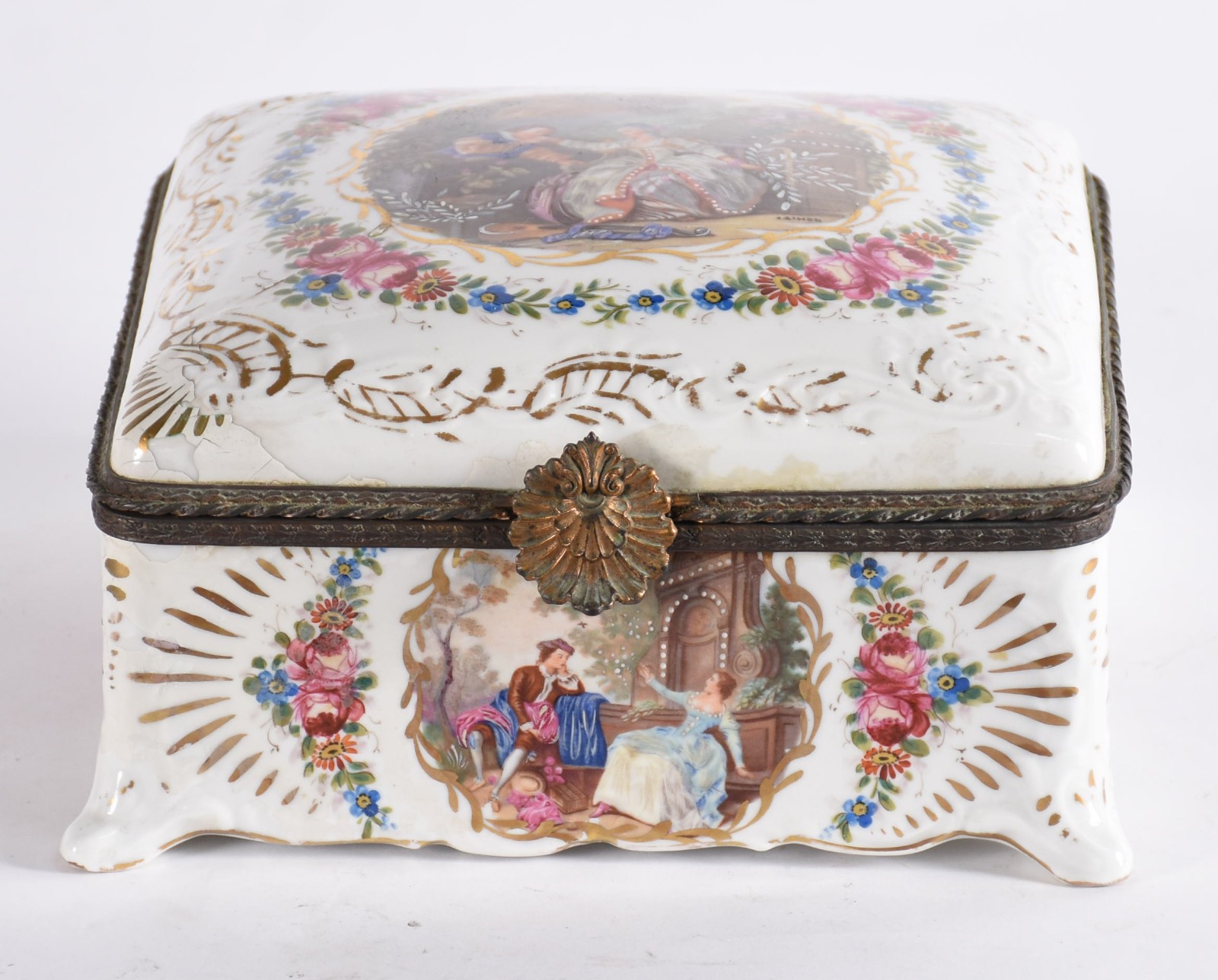 Caixa de porcelana francesa de Sèvres ricamente decorada com cena... - foto 2 de 9
