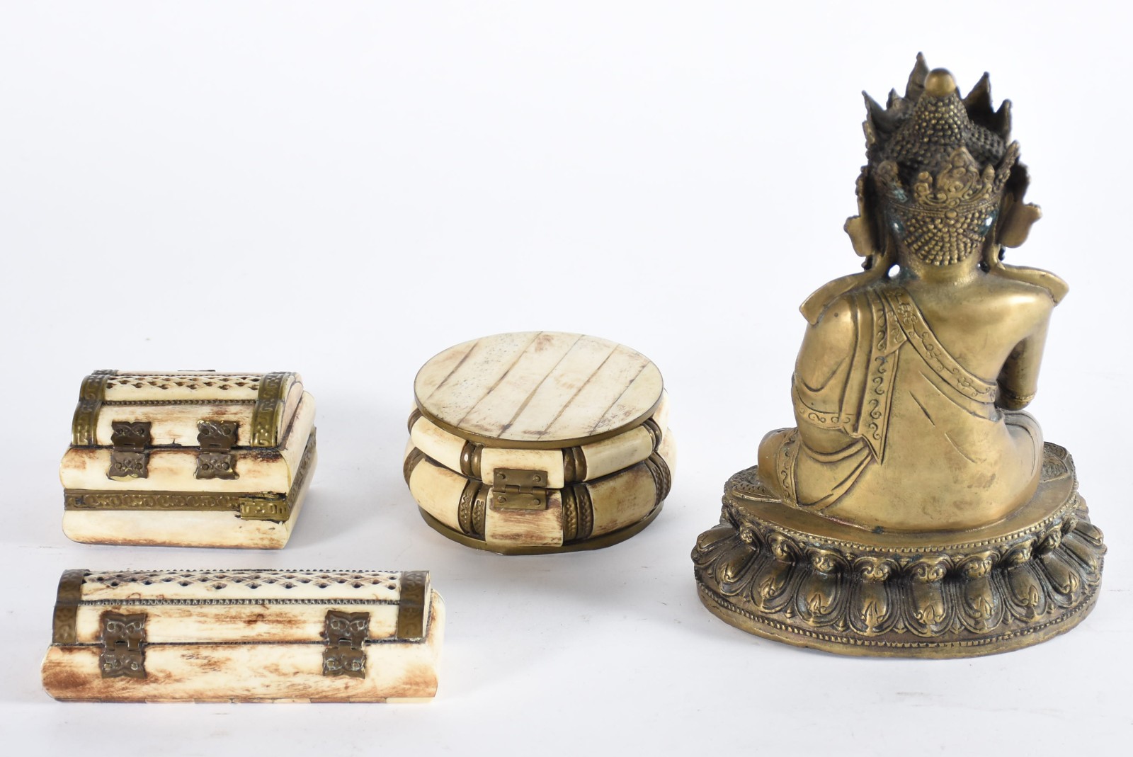 Diversas peças, sendo: 3 caixas de osso e metal e escultura de metal... - foto 4 de 5