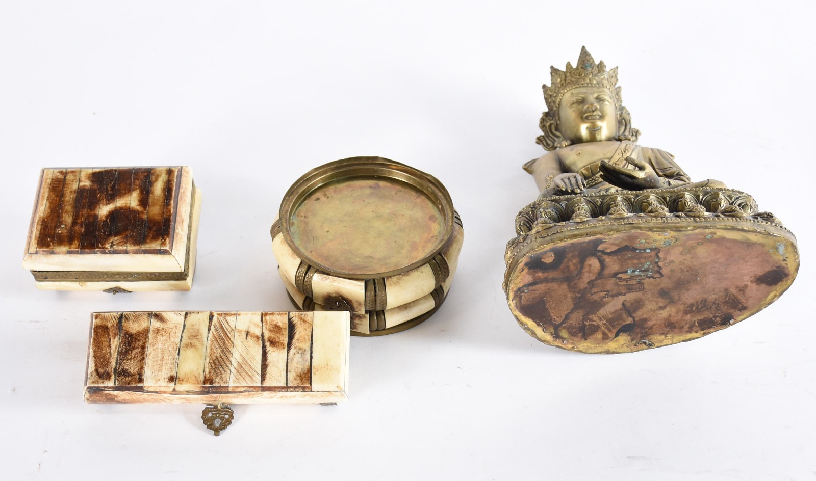Diversas peças, sendo: 3 caixas de osso e metal e escultura de metal... - foto 5 de 5