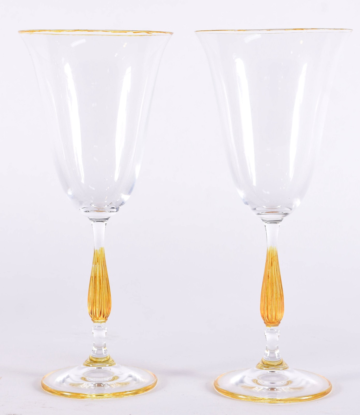 Seis cálices de vinho em demi cristal, base na cor amarelo. - foto 3 de 3