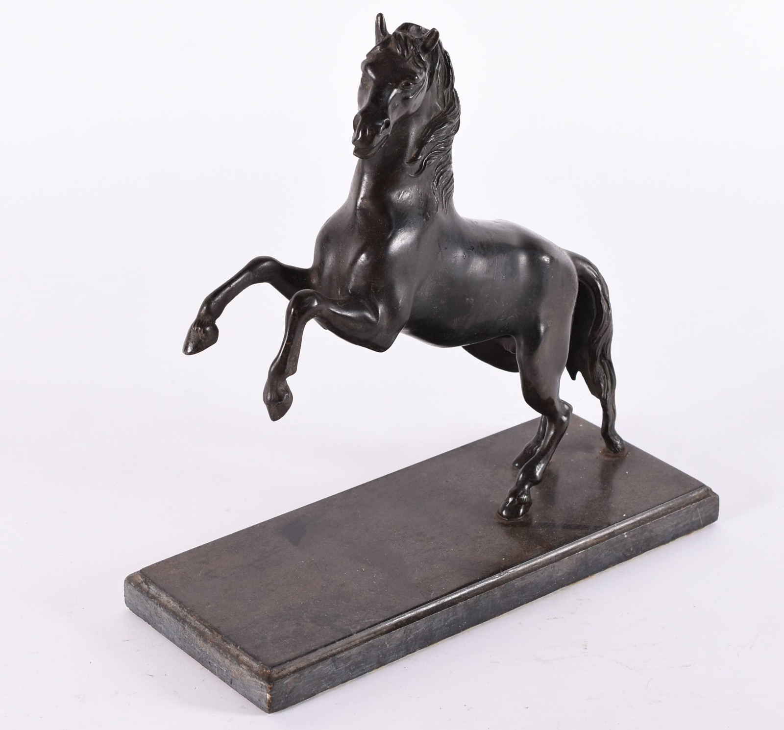 Escultura de petit bronze representando cavalo. - foto 1 de 5
