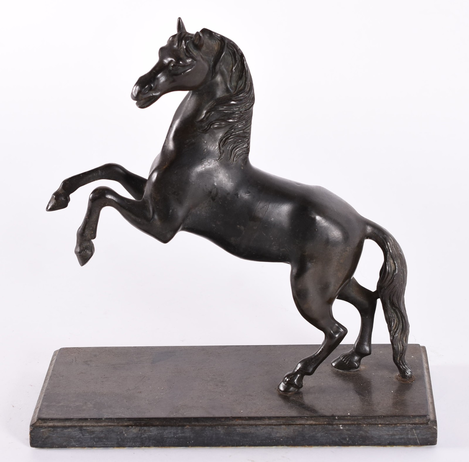 Escultura de petit bronze representando cavalo. - foto 3 de 5