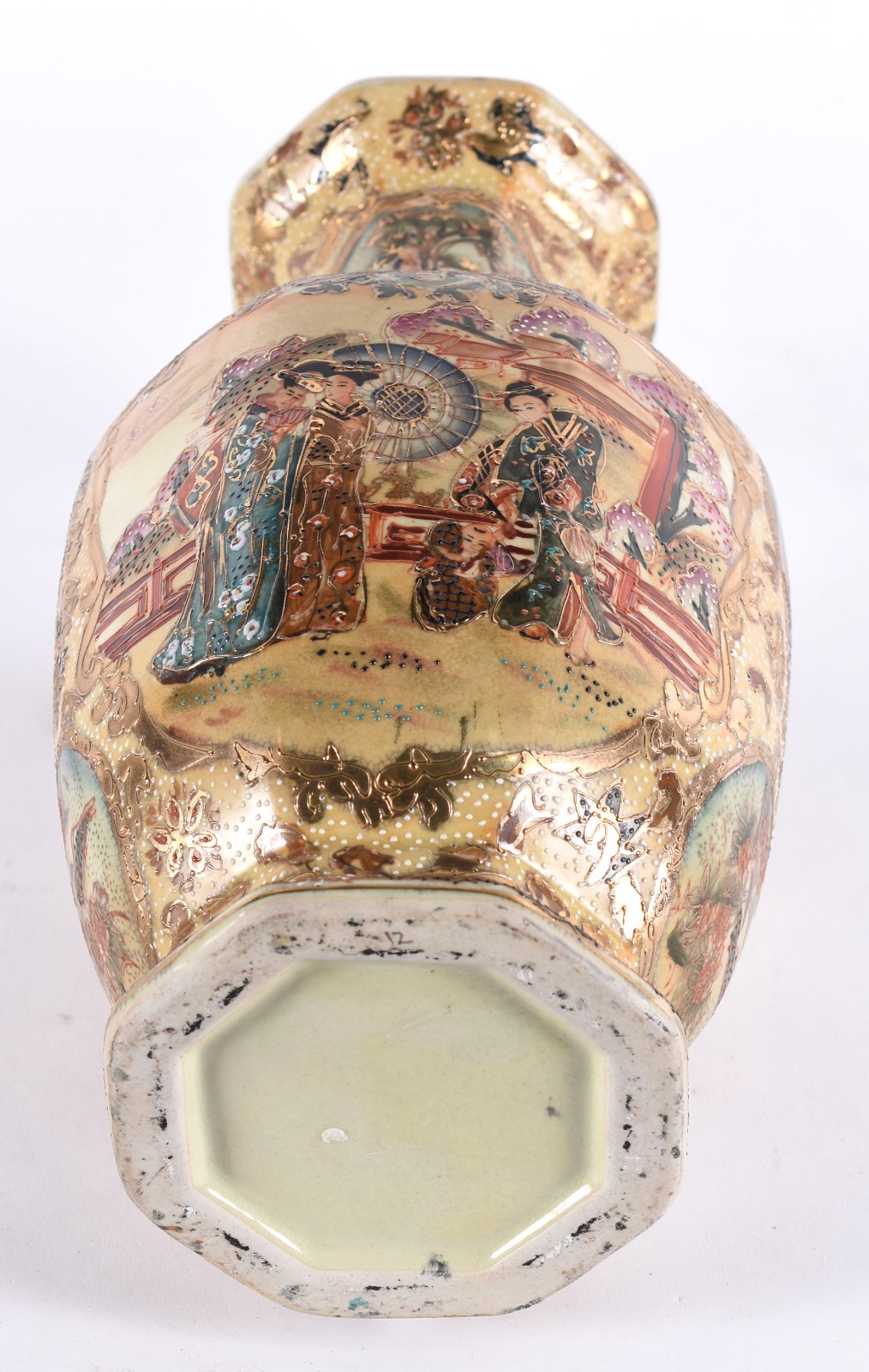 Vaso de porcelana oriental ao gosto Satzuma com gueixas em policromia... - foto 4 de 4