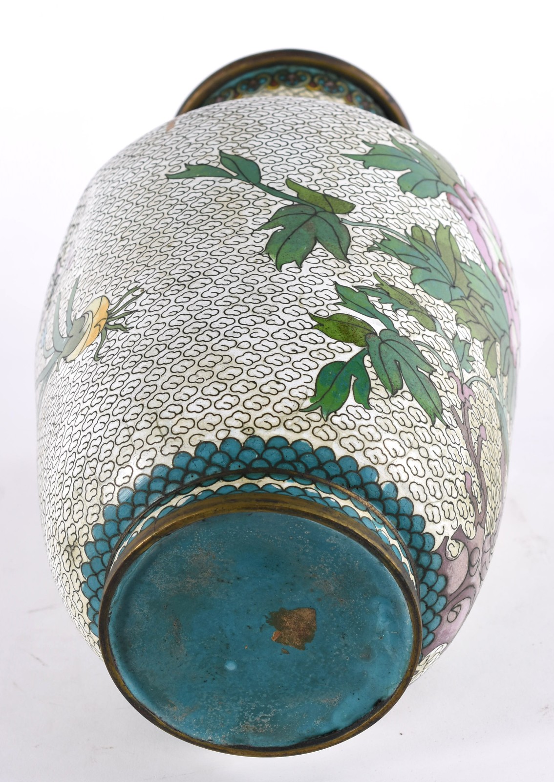 Vaso de cloisonné decorado com flores em policromia (com amassado). - foto 4 de 4