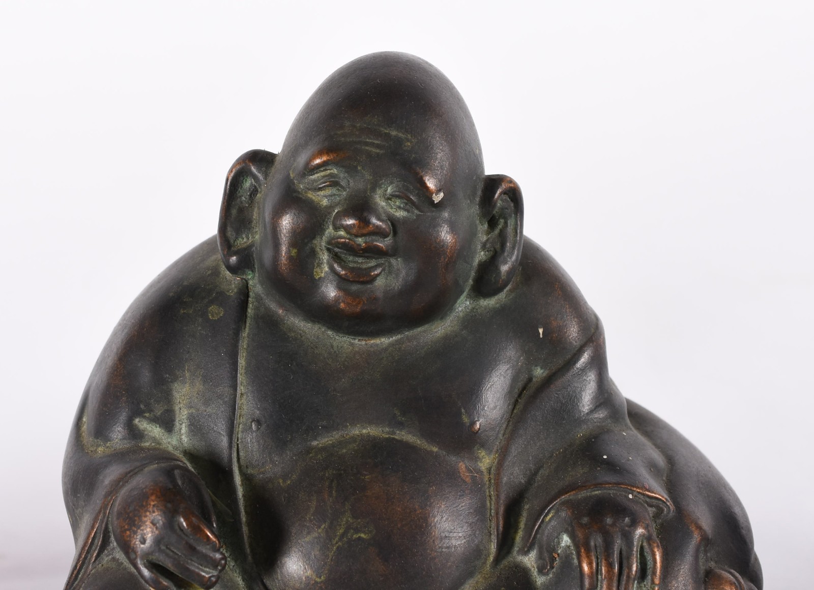 Três figuras de Buda em diversos materiais. - foto 4 de 7