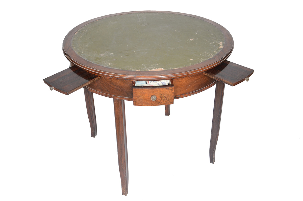Mesa de jogo redonda de madeira nobre, gavetas e pranchas laterais... - foto 2 de 2