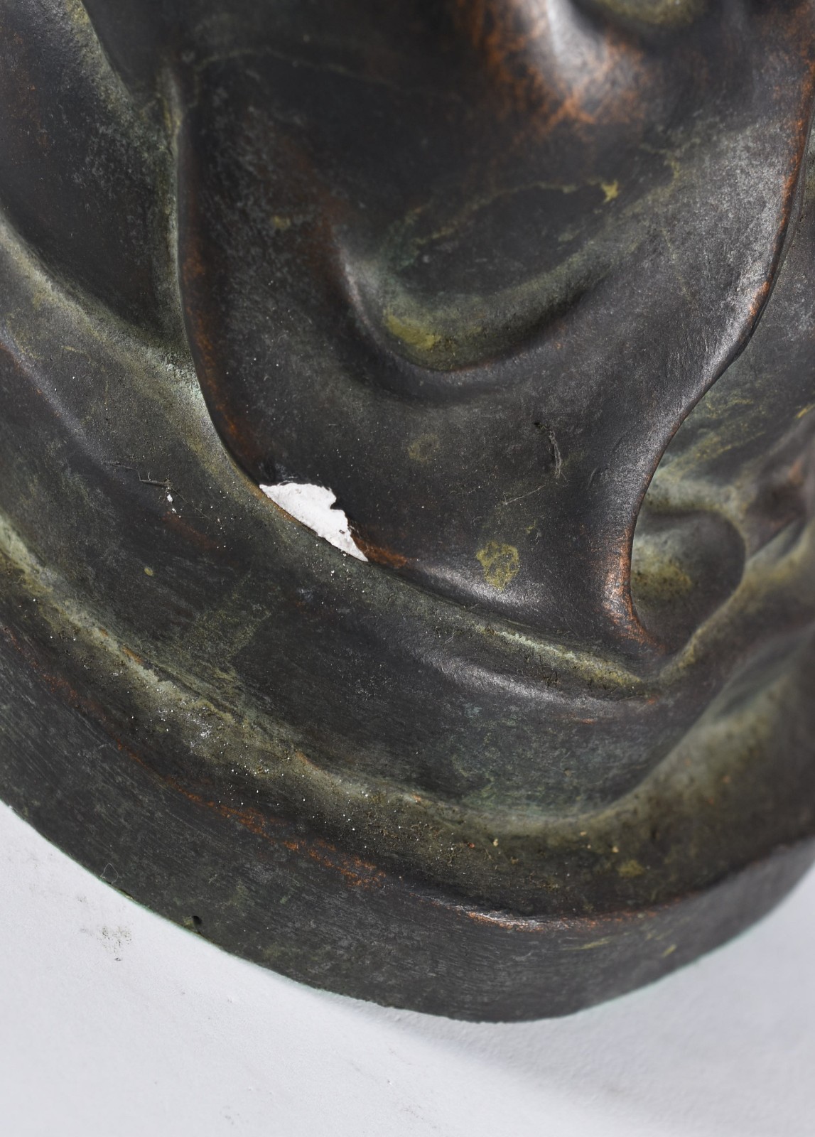 Três figuras de Buda em diversos materiais. - foto 6 de 7