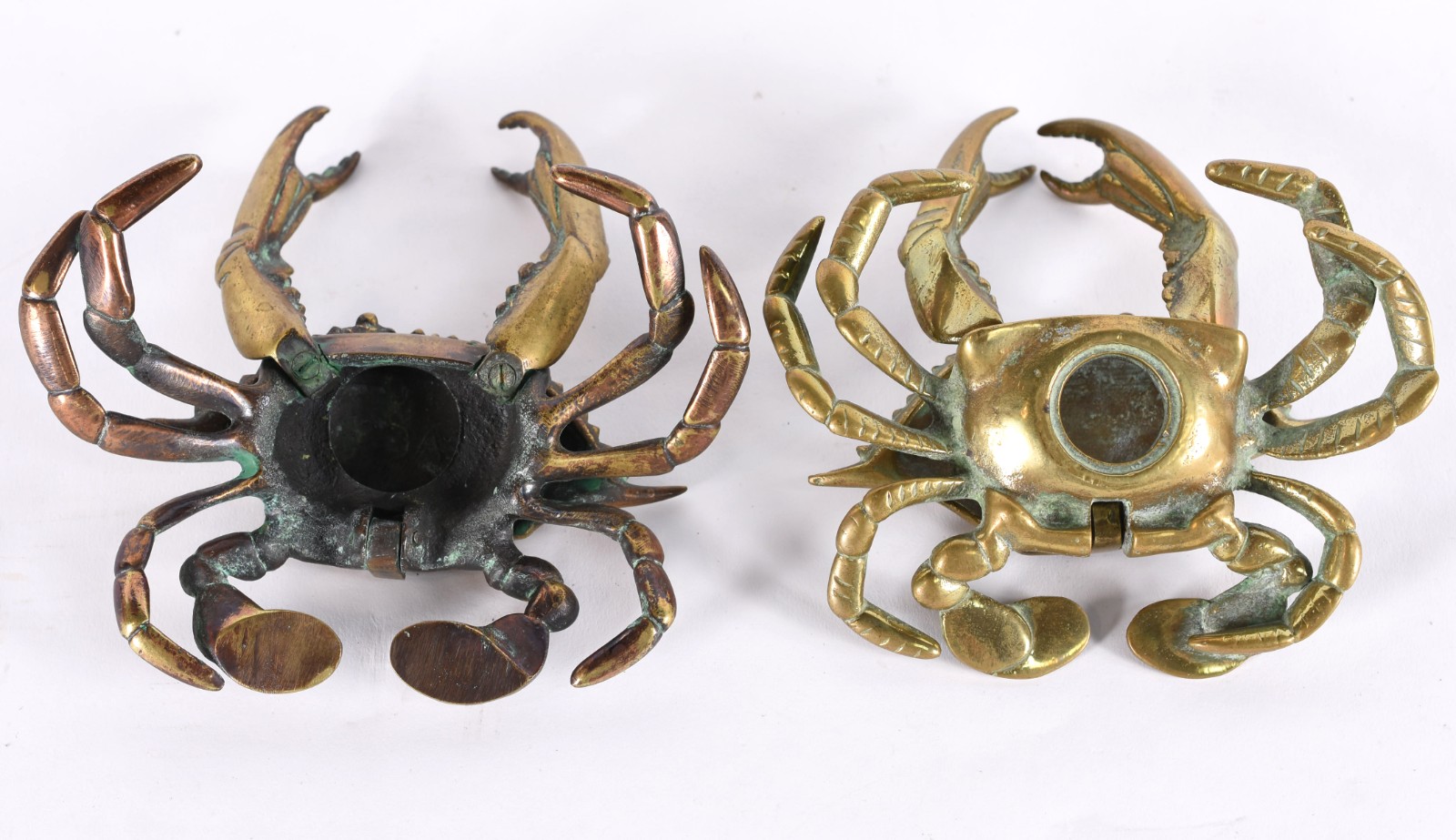 Diversas peças de metal dourado, sendo: Porta retrato, palmatória... - foto 10 de 10