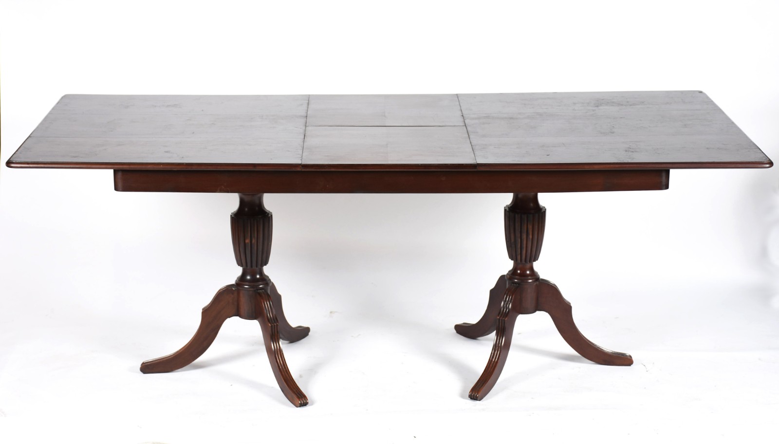 Mesa de jantar de madeira nobre feitio retangular, com uma tábua... - foto 2 de 10