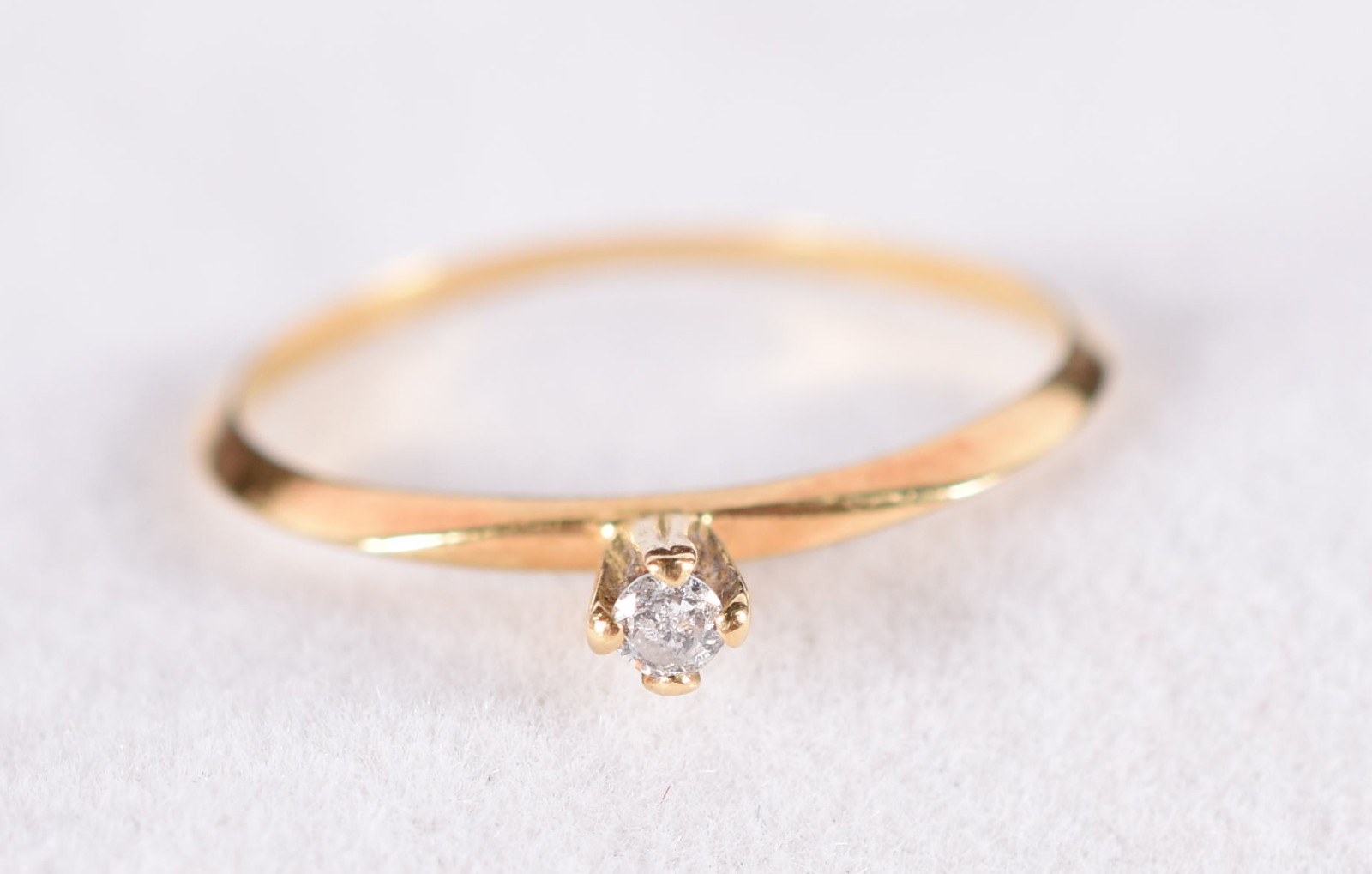 Anel solitário de ouro 18 k com 1 diamante, aro 16(Por motivos de... - foto 1 de 4