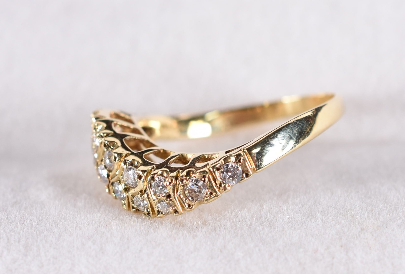 Anel de ouro 18 k no feitio onda com 2 fileiras de 16 brilhantes, aro... - foto 2 de 3
