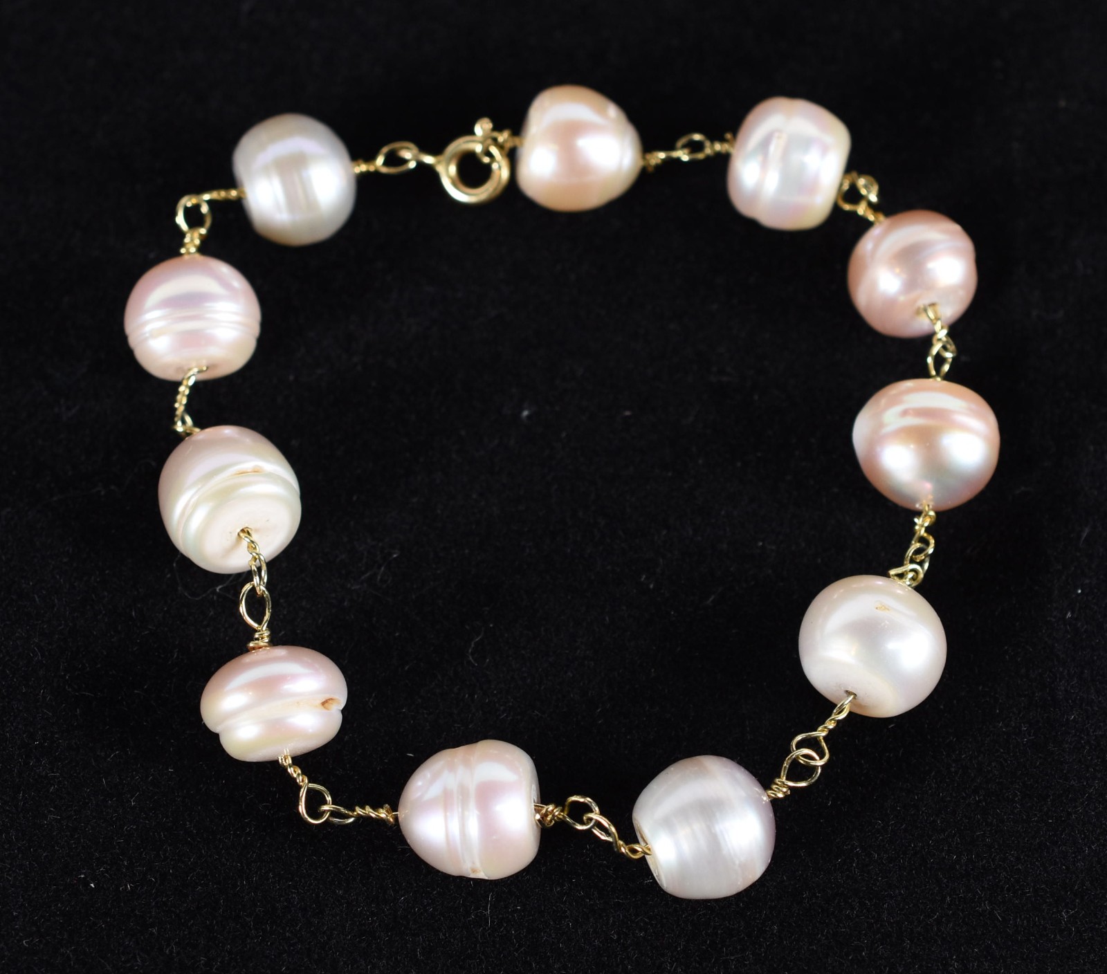 Pulseira de perolas com guarnições em ouro 18 k (Por motivos de... - foto 1 de 3