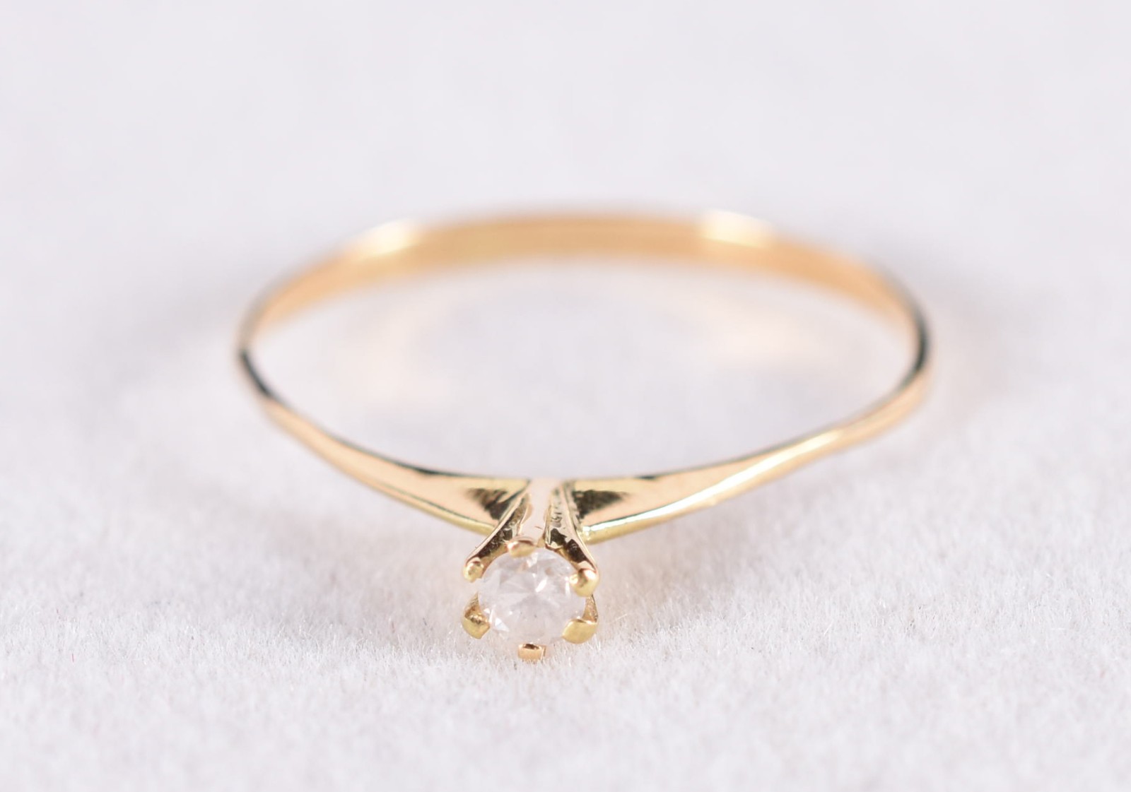 Anel solitário em ouro 18 k com 1 diamante, aro 19 (Por motivos de... - foto 1 de 3
