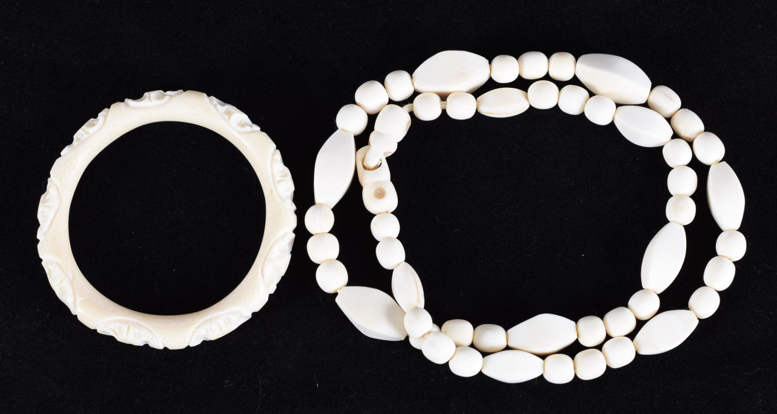 Conjunto de marfim composto de: gargantilha africana, pulseira e... - foto 2 de 5