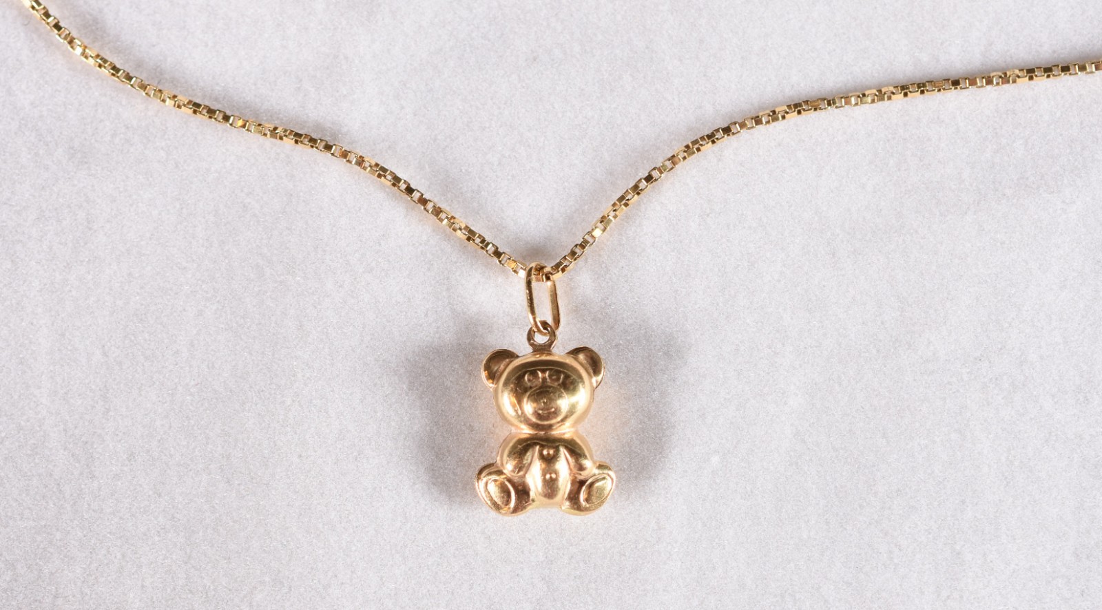 Cordão de ouro 18 k, contraste 750 com pingente na forma de urso... - foto 1 de 5
