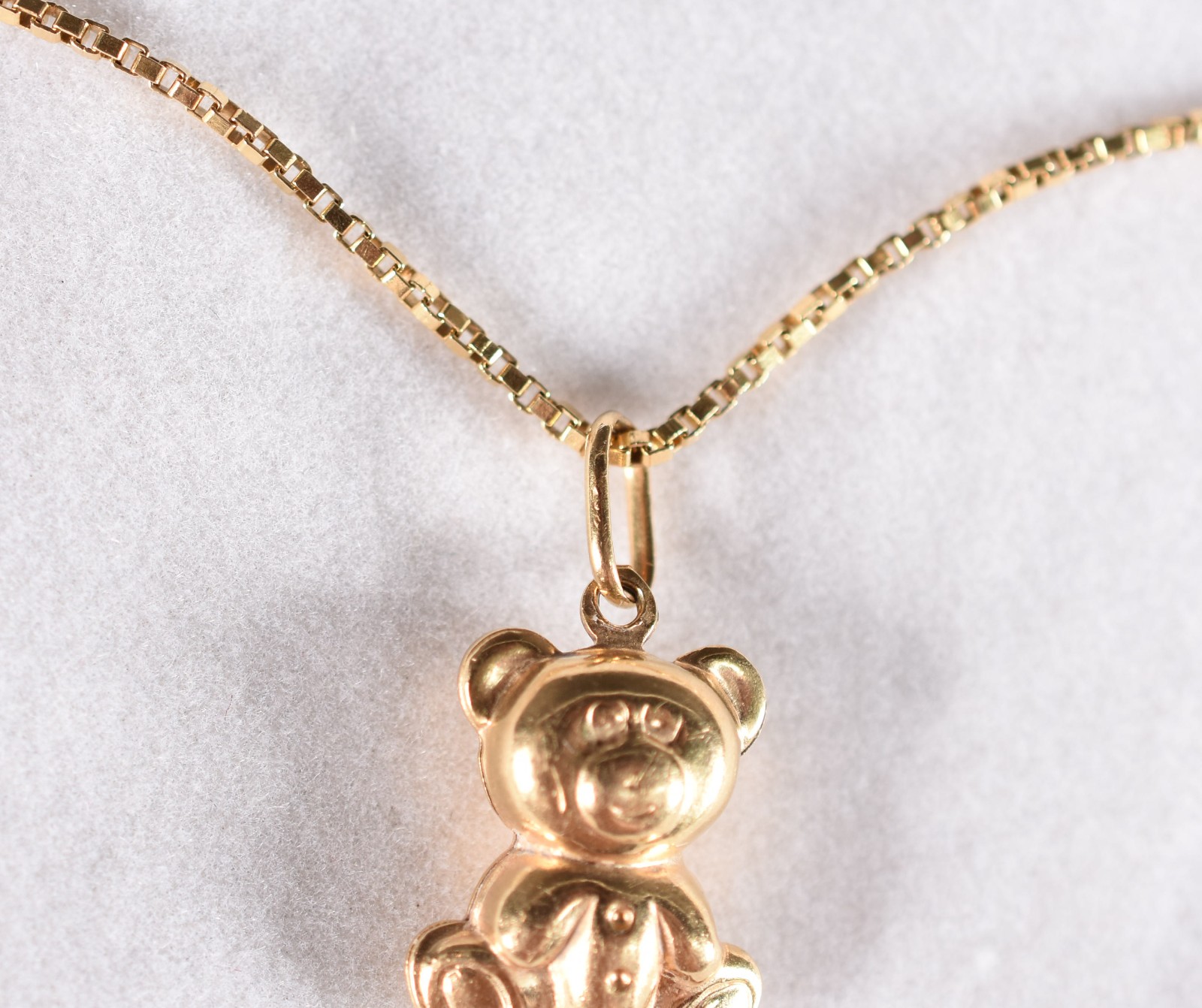 Cordão de ouro 18 k, contraste 750 com pingente na forma de urso... - foto 3 de 5