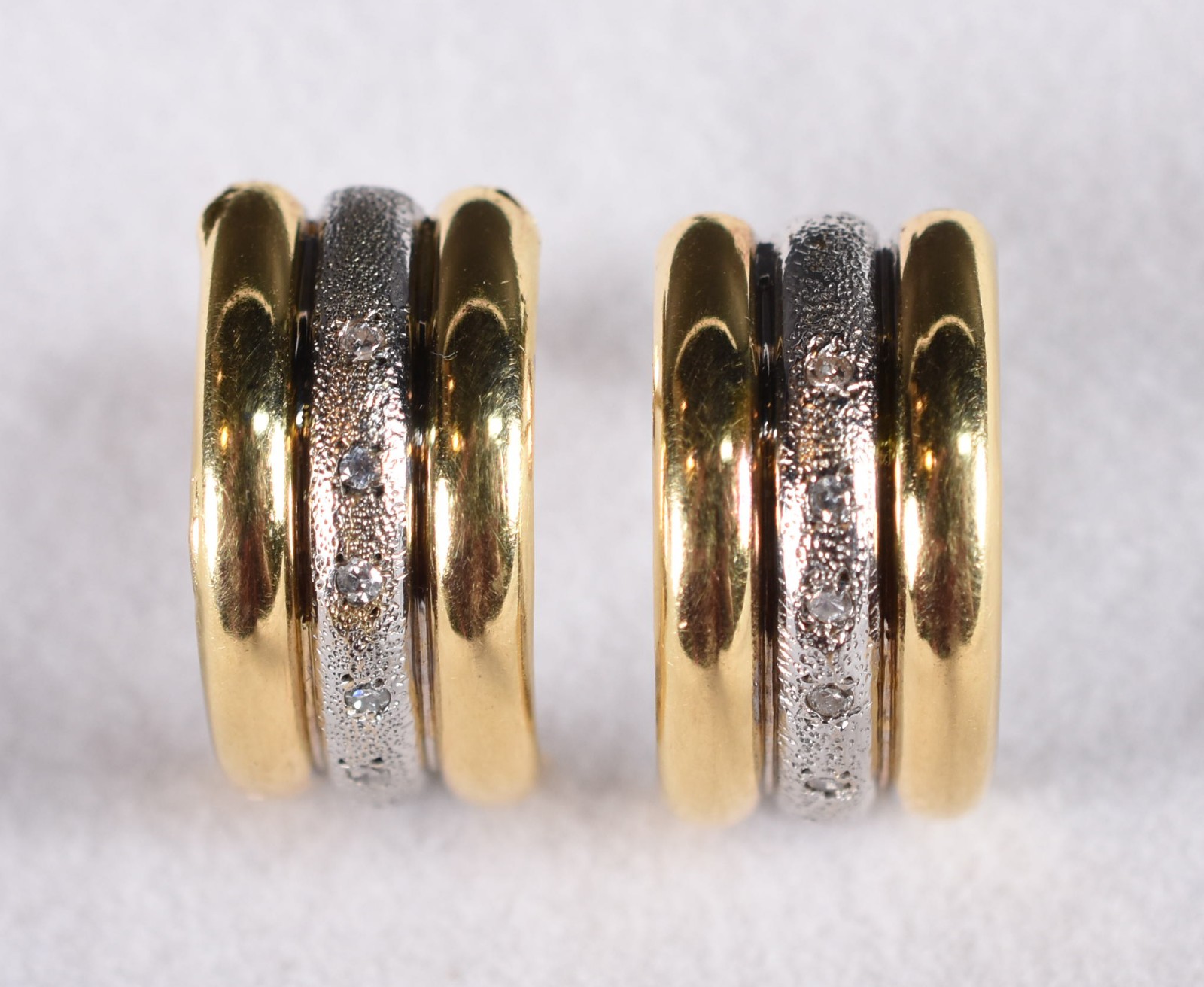 Par de brincos feitio gomos em ouro 18 k e ouro branco com 6... - foto 1 de 3