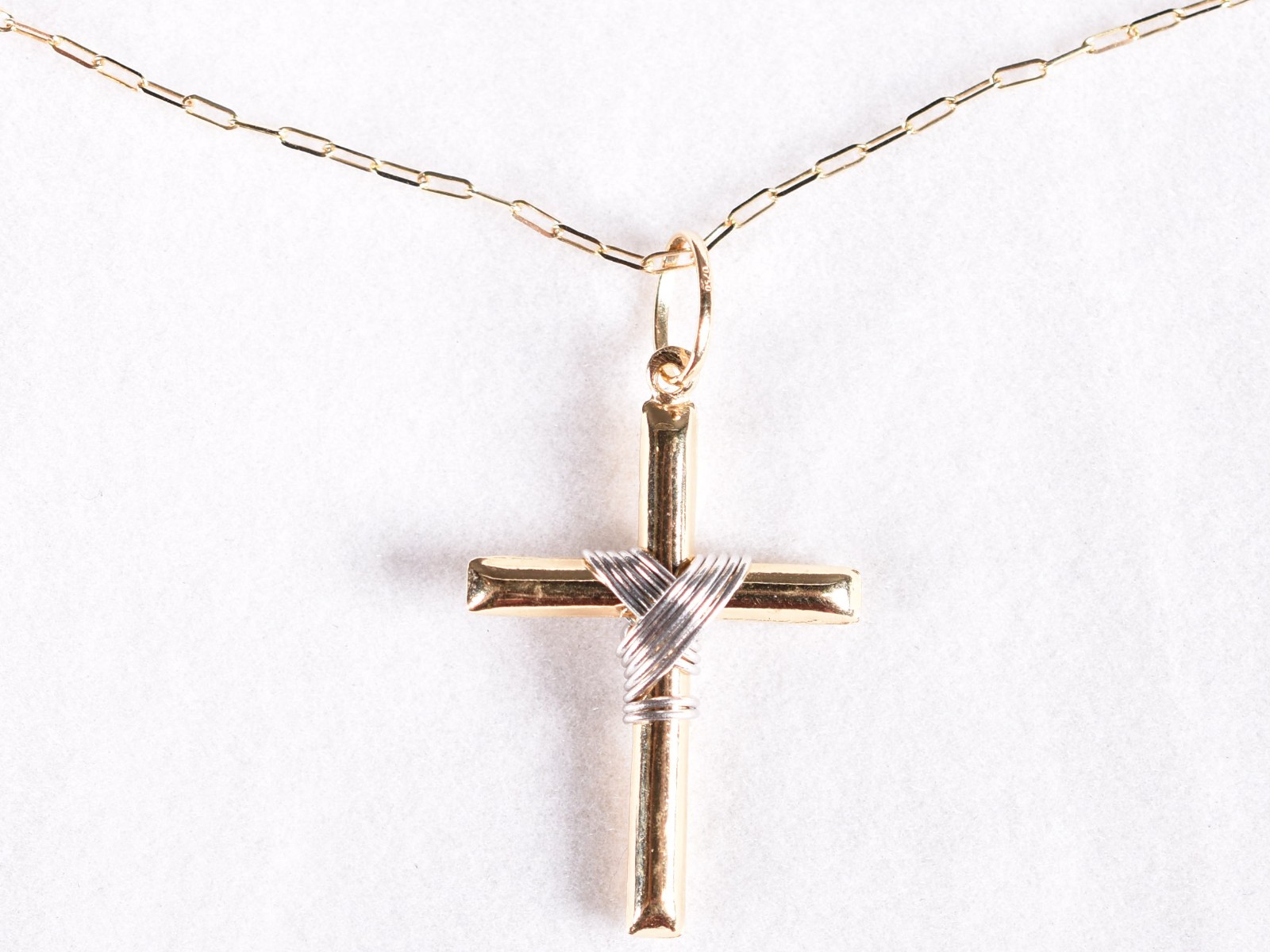 Colar de ouro 18 k, contraste 750 com crucifixo (Por motivos de... - foto 1 de 5