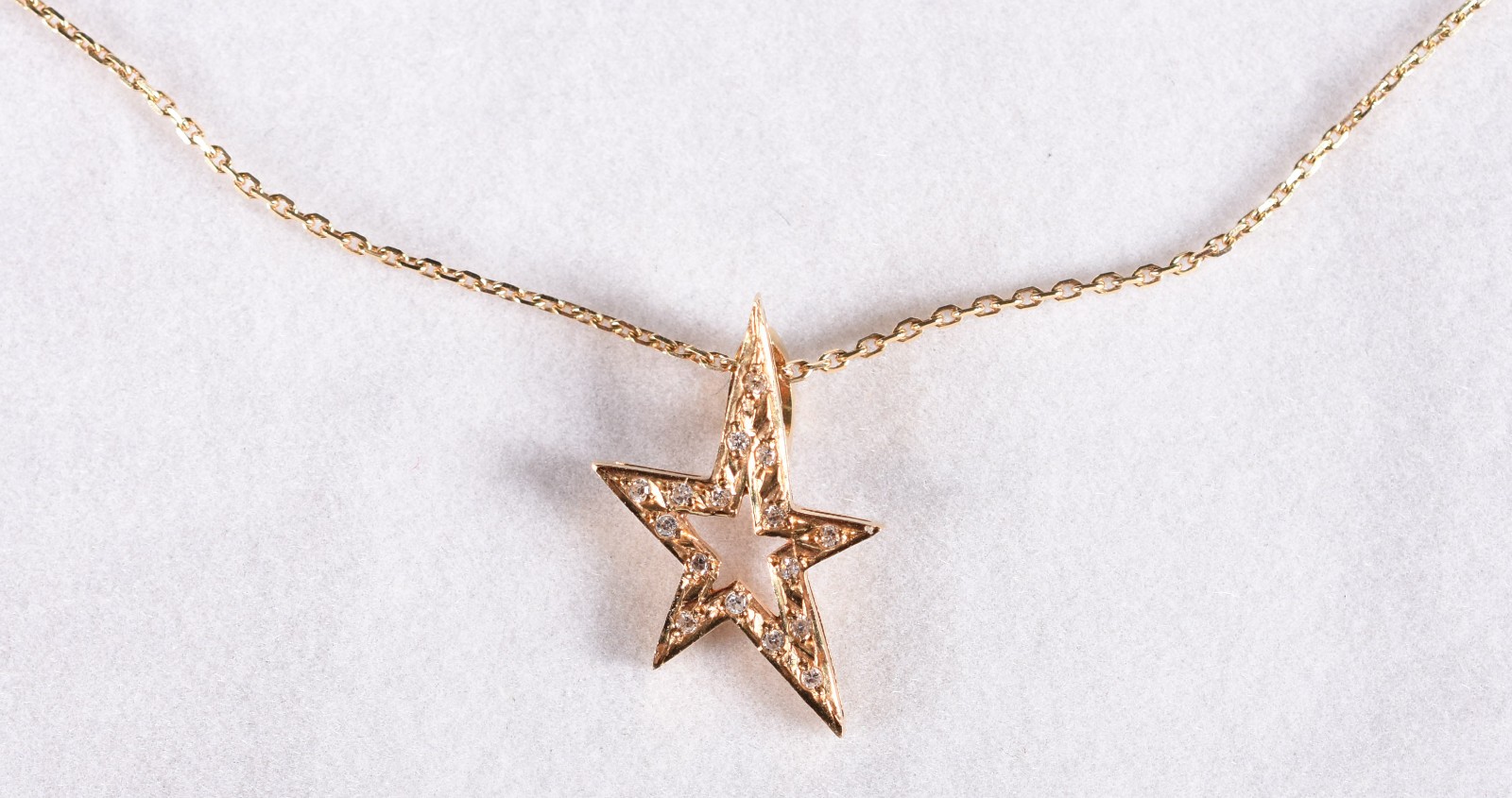 Colar de ouro 18 k, contraste 750 com 10 brilhantes (Por motivos de... - foto 1 de 5
