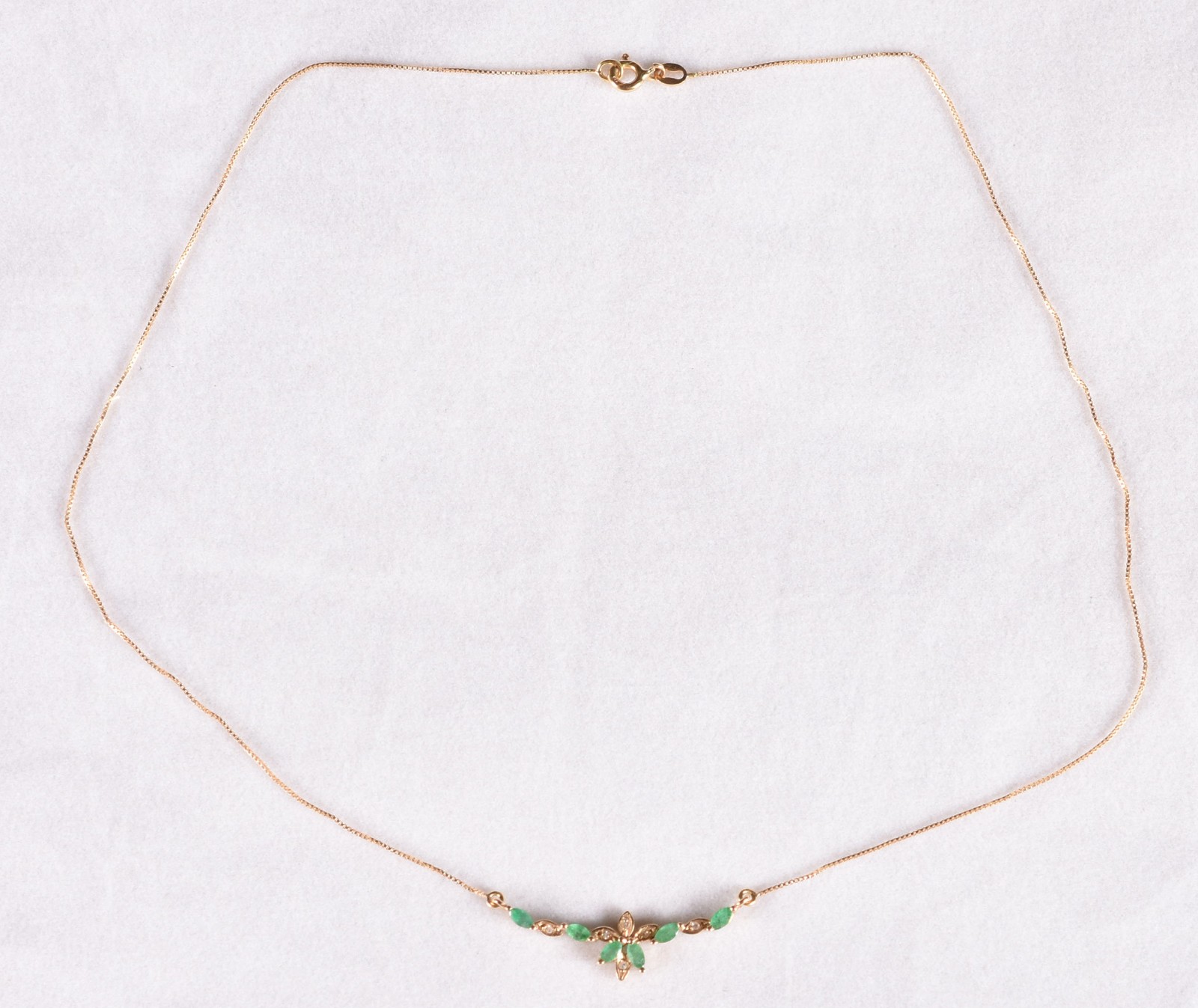 Colar de ouro 18 k, contraste 750 com brilhantes e esmeraldas (Por... - foto 2 de 5