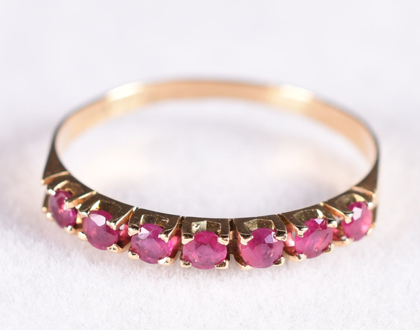 Anel de ouro 18 k, contraste 750 com pedras vermelhas, aro 18 (Por... - foto 1 de 4
