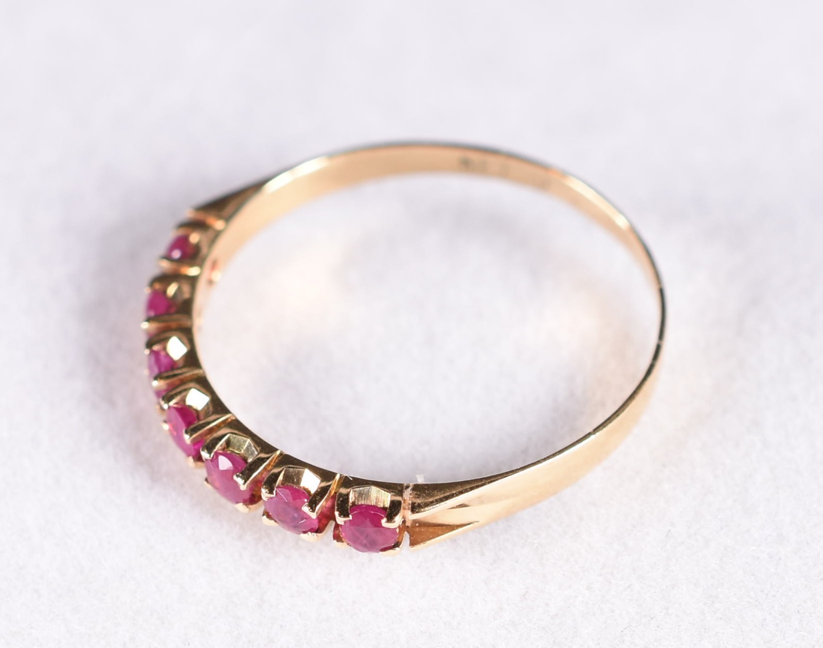Anel de ouro 18 k, contraste 750 com pedras vermelhas, aro 18 (Por... - foto 2 de 4