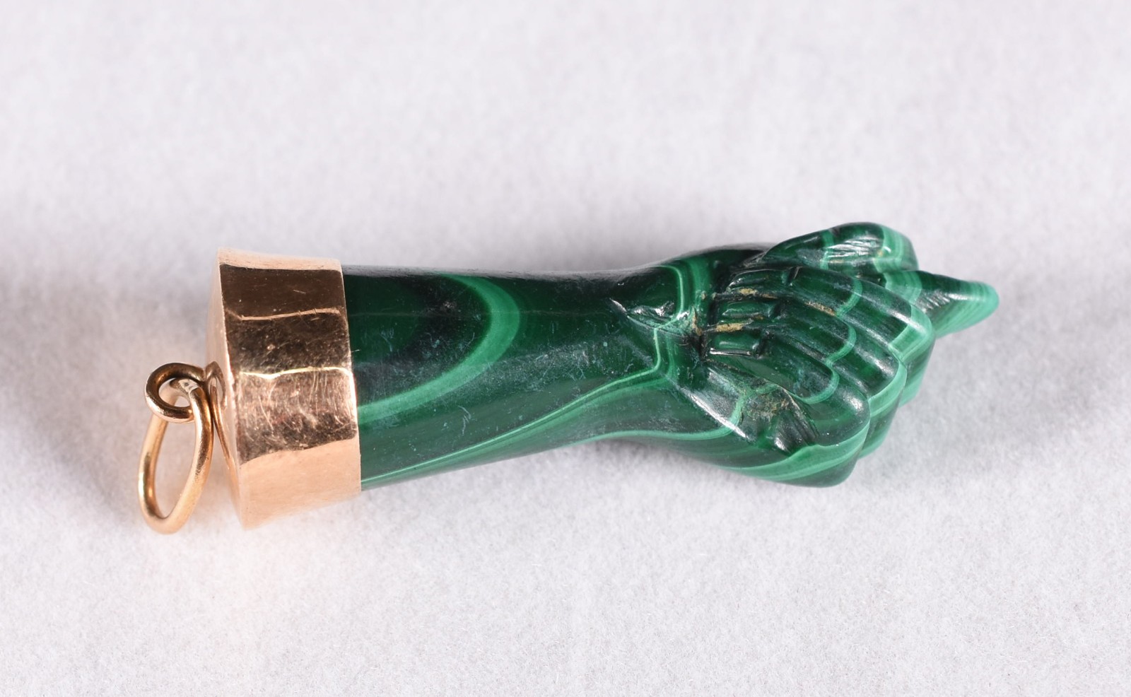 Pingente no feitio figa de ouro 18 k, contraste 750 (Por motivos de... - foto 1 de 3